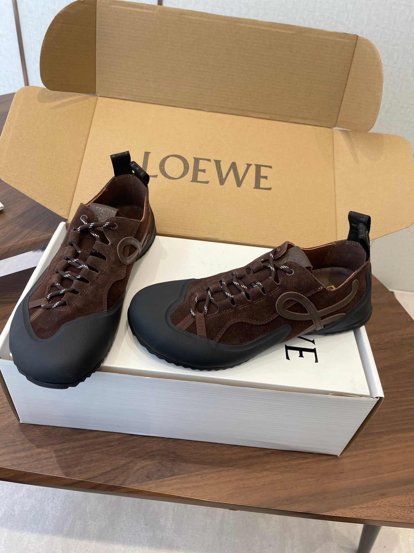Кросівки LOEWE 26S FLOW RUNNER 20 ММ З ТЕМНО-КОРИЧНЕВОЇ ЗАМШІ