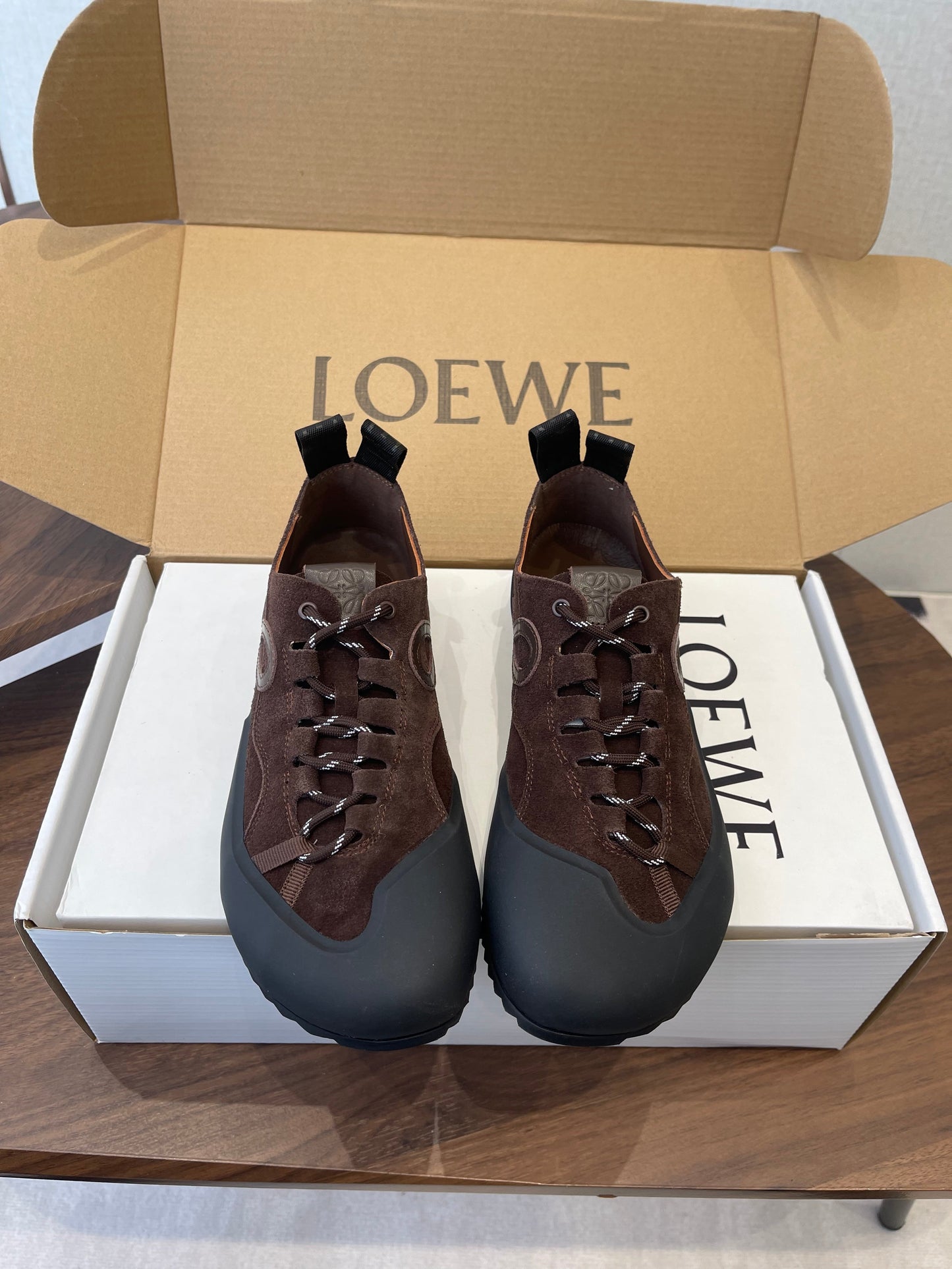 Кросівки LOEWE 26S FLOW RUNNER 20 ММ З ТЕМНО-КОРИЧНЕВОЇ ЗАМШІ