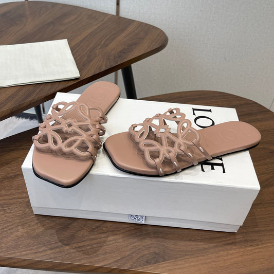 ШЛЬОПАНЦІ LOEWE 26S PETAL ANAGRAM З ТЕЛЯЧОЇ ШКІРИ КОЛЬОРУ СІРО-КОРИЧНЕВИЙ ТАУП