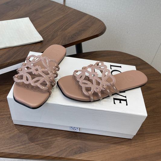 LOEWE 26S ШЛЕПАНЦІ PETAL ANAGRAM З ТЕМНО-БІЛОЇ ТЕЛЯЧОЇ ШКІРИ З КРИСТАЛАМИ