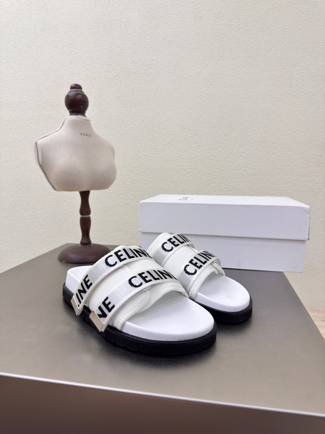 CELINE 25S FLAT SANDALS ARC DE TRIOMPHE IN WHITE CALFSKIN AND CANVAS - 35