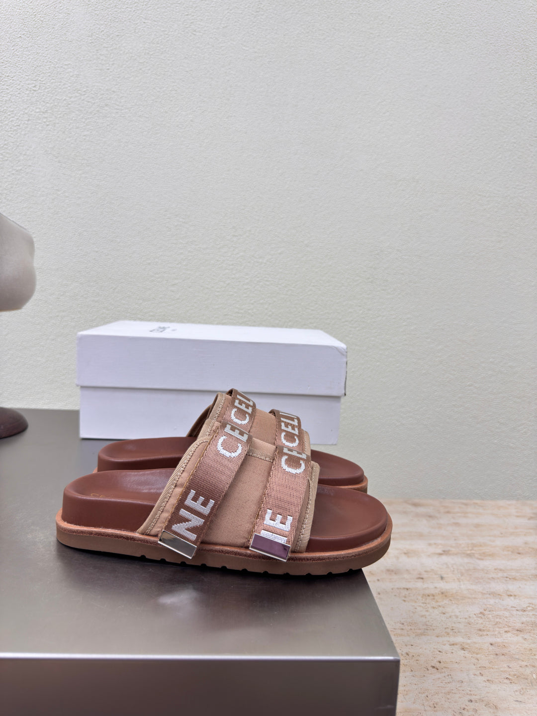 CELINE 25S FLAT SANDALS ARC DE TRIOMPHE IN BROWN CALFSKIN AND CANVAS - 35