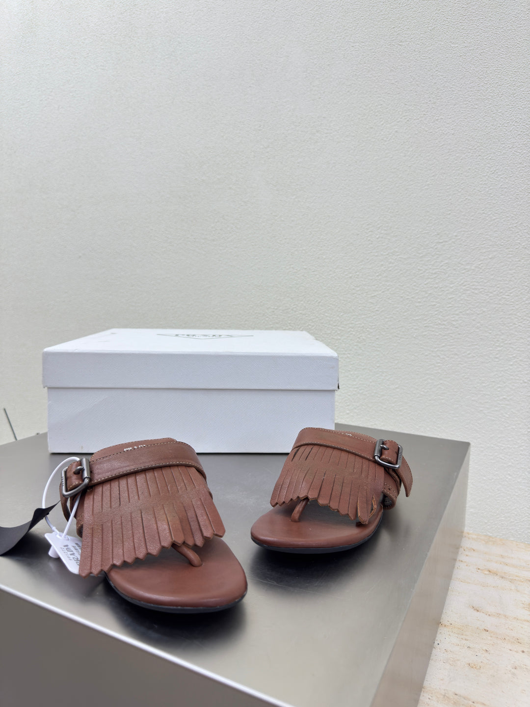 PRADA 25S SHUFFLE LEATHER THONG SANDALS IN SIENNA CALFSKIN - 35