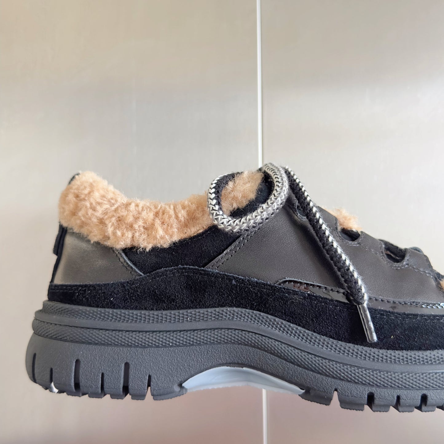 CHANEL 25S SNEAKERS WITH FUR ACCENTS 40MM IN BLACK AND BROWN CALFSKIN - 35