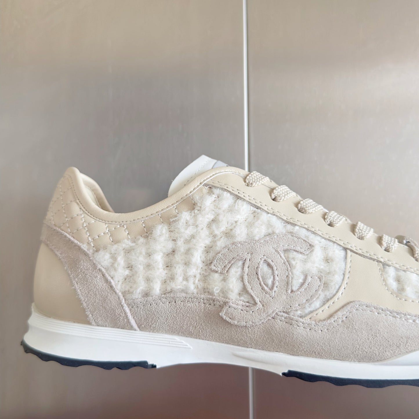 CHANEL 25S SNEAKERS 20MM IN WHITE CALFSKIN AND SUEDE - 35