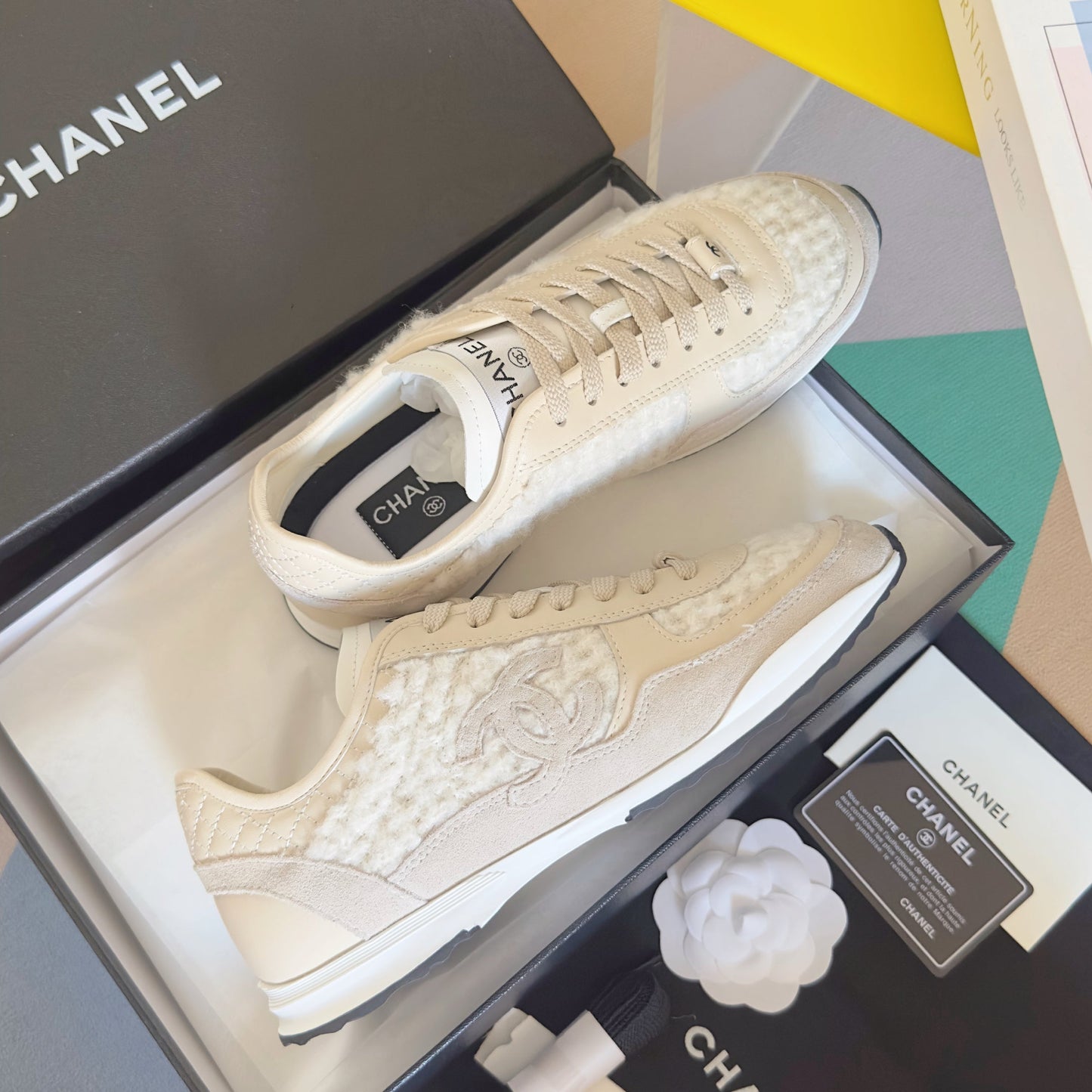 CHANEL 25S SNEAKERS 20MM IN WHITE CALFSKIN AND SUEDE - 35