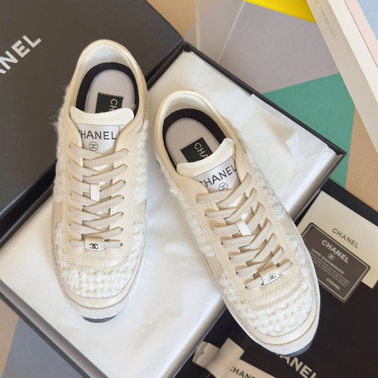 CHANEL 25S SNEAKERS 20MM IN WHITE CALFSKIN AND SUEDE - 35