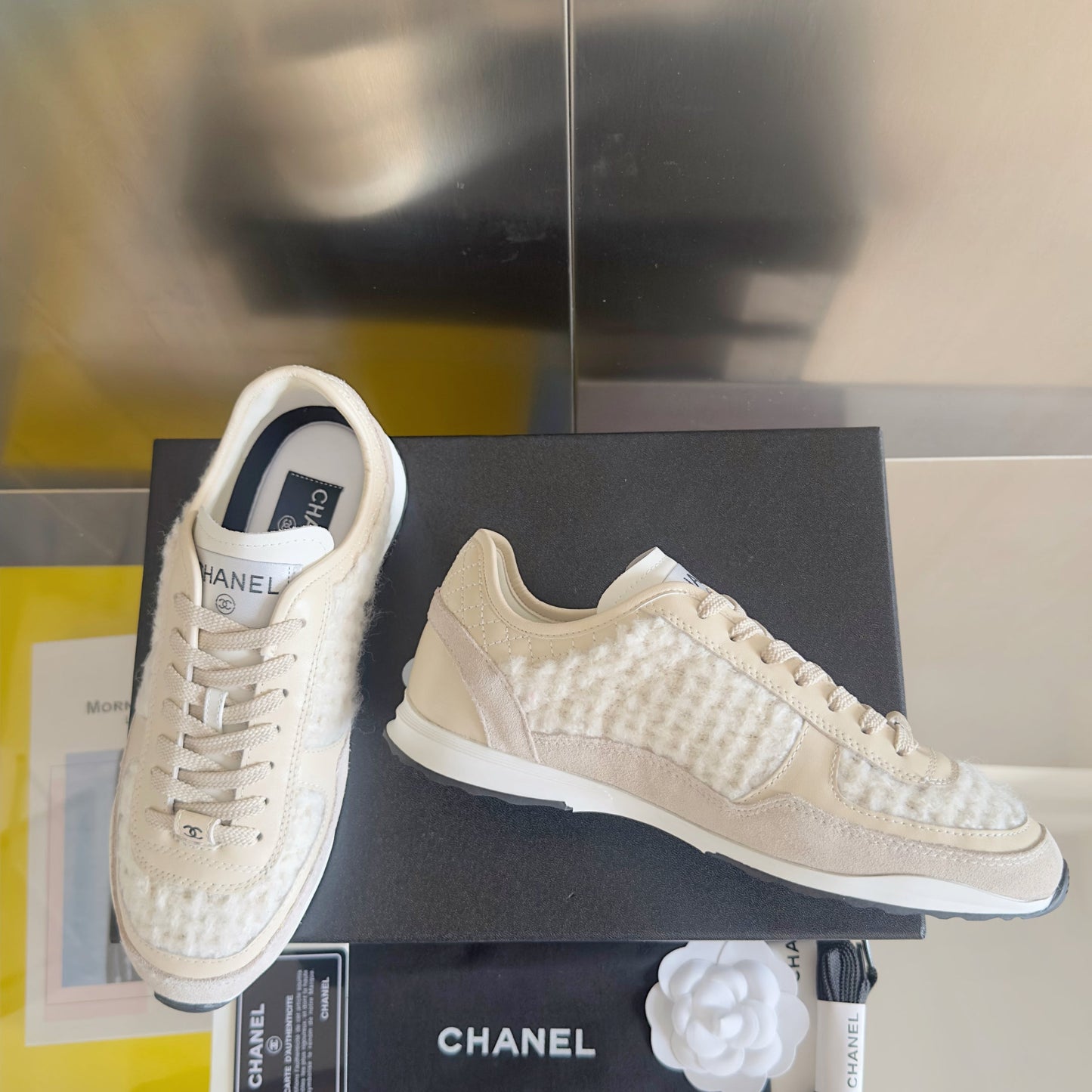 CHANEL 25S SNEAKERS 20MM IN WHITE CALFSKIN AND SUEDE - 35
