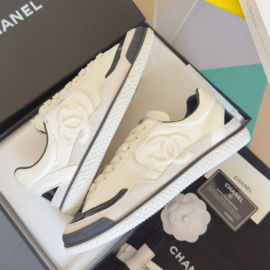 КРОСІВКИ CHANEL 25S З ЛАКОВИМ НОСКОМ 20 ММ З БІЛОЇ ТЕЛЯЧОЇ ШКІРИ - 35