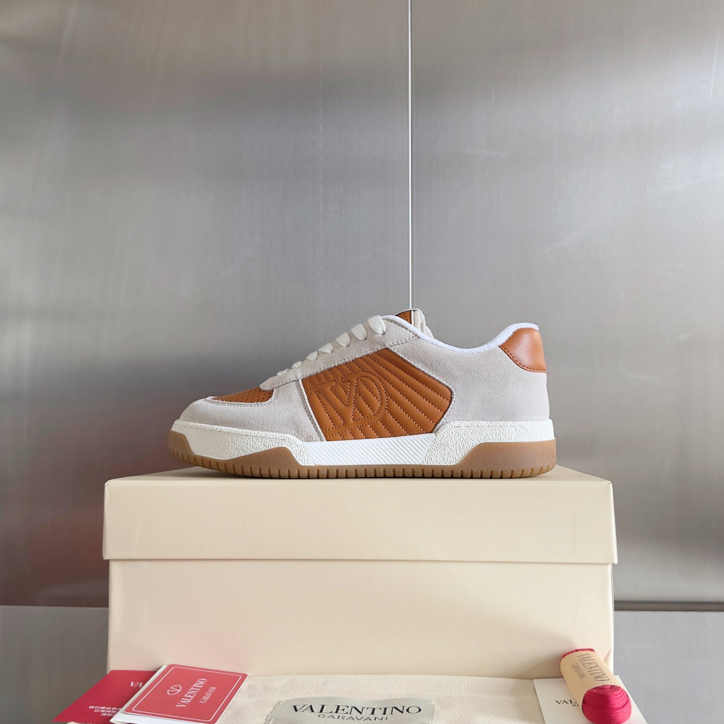 VALENTINO 25S GARAVANI FREEDOTS SNEAKERS IN BEIGE SUEDE AND ORANGE LAMBSKIN - 35