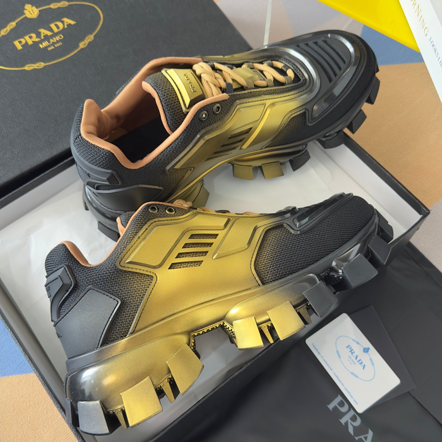 КРОСІВКИ PRADA 26S CLOUDBUST THUNDER 60 ММ З СІТЧАСТОЇ ТКАНИНИ ТА ТПУ ЧОРНОГО ТА ЗОЛОТОГО КОЛЬОРУ