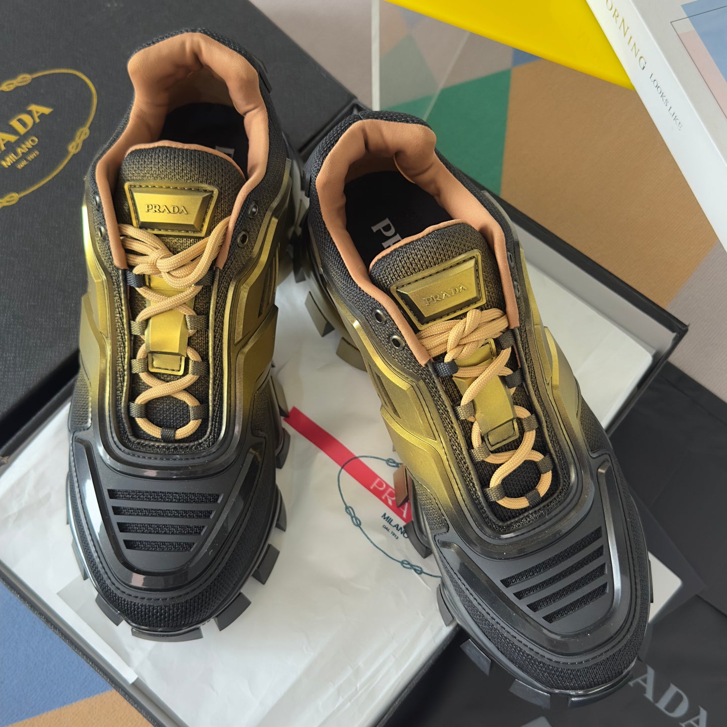 КРОСІВКИ PRADA 26S CLOUDBUST THUNDER 60 ММ З СІТЧАСТОЇ ТКАНИНИ ТА ТПУ ЧОРНОГО ТА ЗОЛОТОГО КОЛЬОРУ