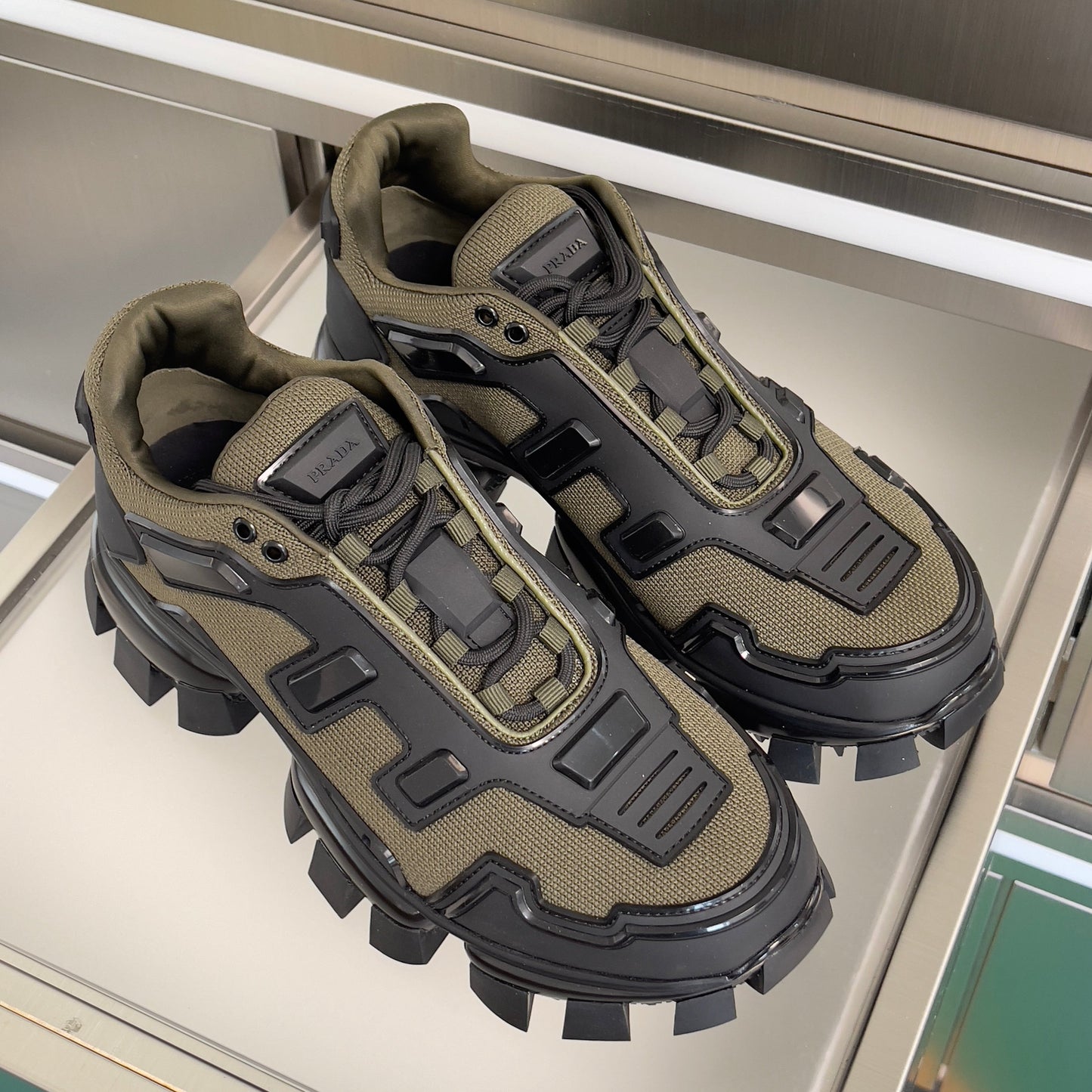 КРОСІВКИ PRADA 26S CLOUDBUST THUNDER 60 ММ З ОЛИВКОВО-КОРИЧНЕВОЇ СІТЧАСТОЇ ТКАНИНИ