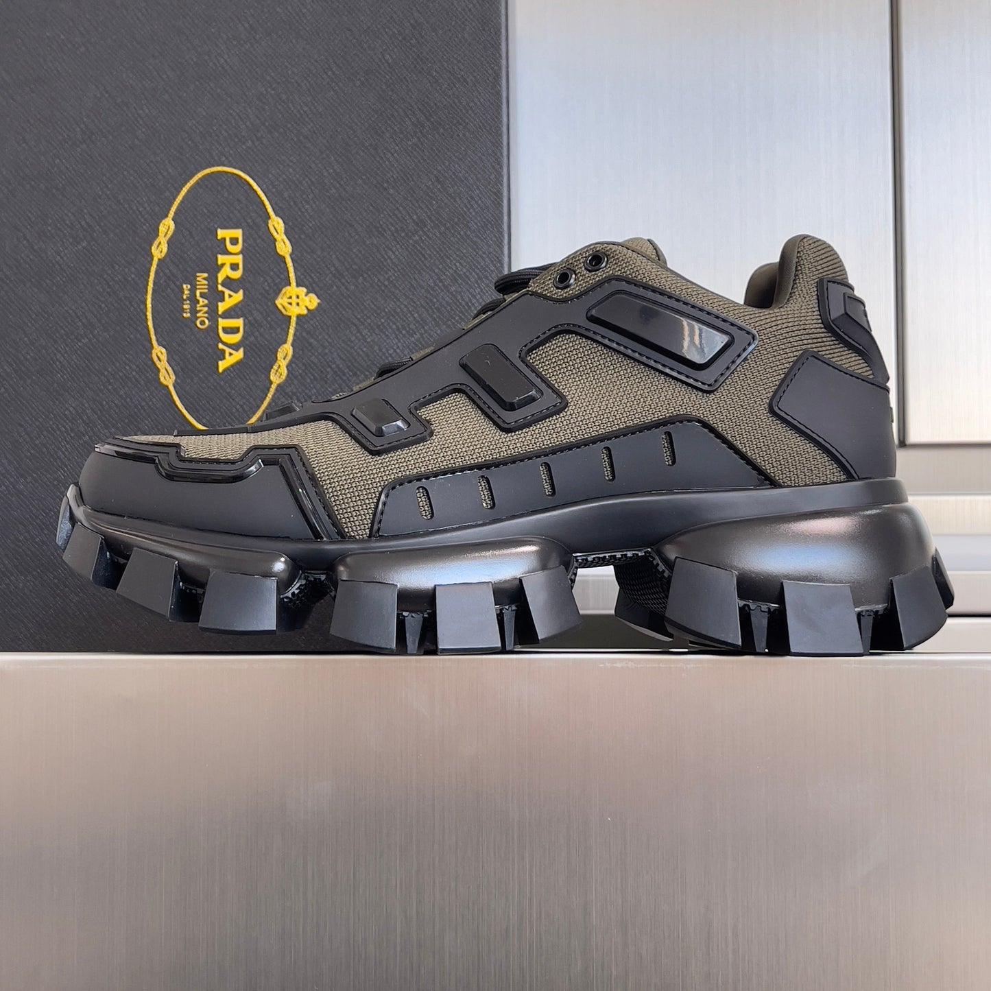 КРОСІВКИ PRADA 26S CLOUDBUST THUNDER 60 ММ З ОЛИВКОВО-КОРИЧНЕВОЇ СІТЧАСТОЇ ТКАНИНИ