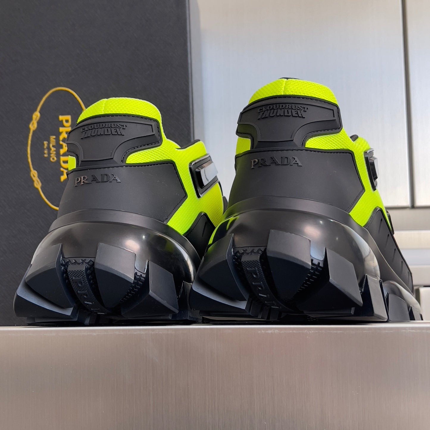 КРОСІВКИ PRADA 26S CLOUDBUST THUNDER 60 ММ ІЗ ЖОВТО-ЗЕЛЕНОГО СІТЧАСТОГО МАТЕРІАЛУ