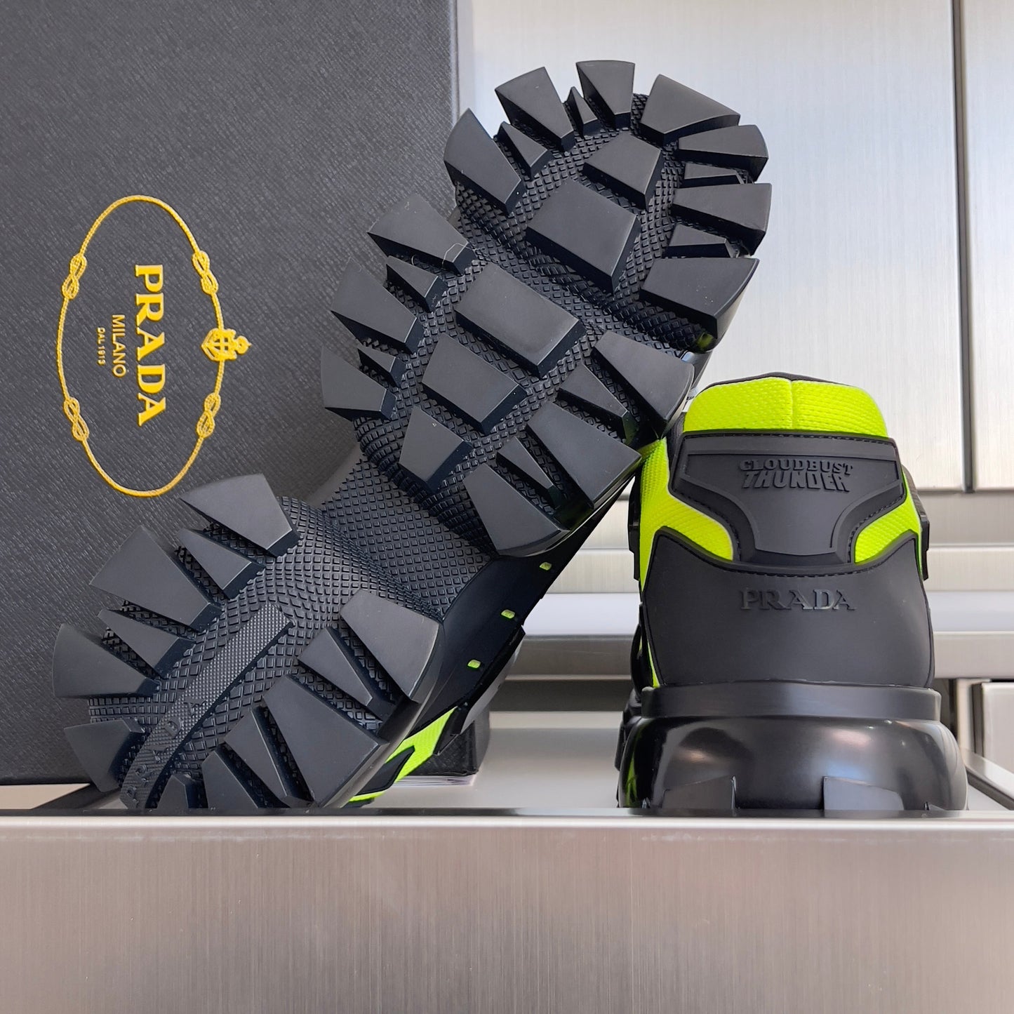 КРОСІВКИ PRADA 26S CLOUDBUST THUNDER 60 ММ ІЗ ЖОВТО-ЗЕЛЕНОГО СІТЧАСТОГО МАТЕРІАЛУ