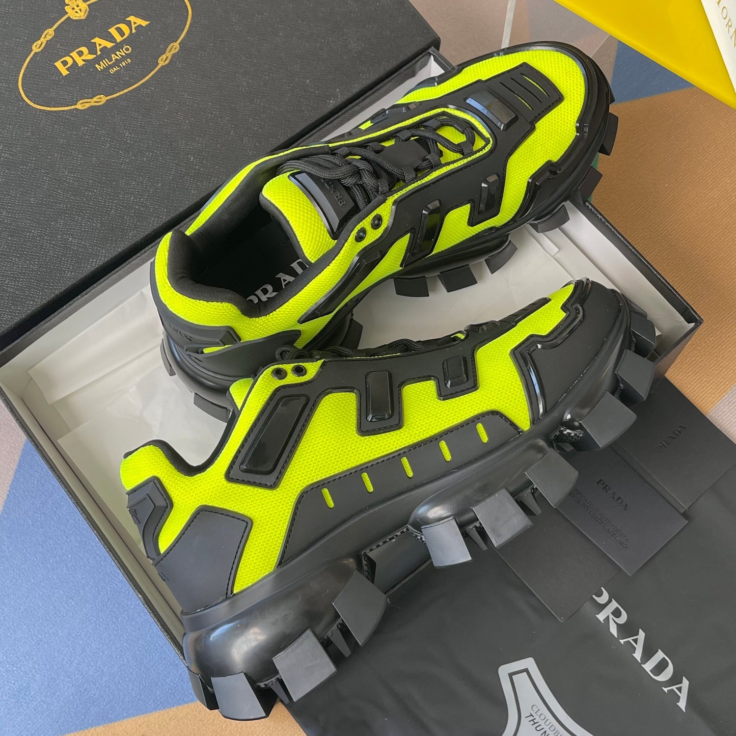 КРОСІВКИ PRADA 26S CLOUDBUST THUNDER 60 ММ ІЗ ЖОВТО-ЗЕЛЕНОГО СІТЧАСТОГО МАТЕРІАЛУ