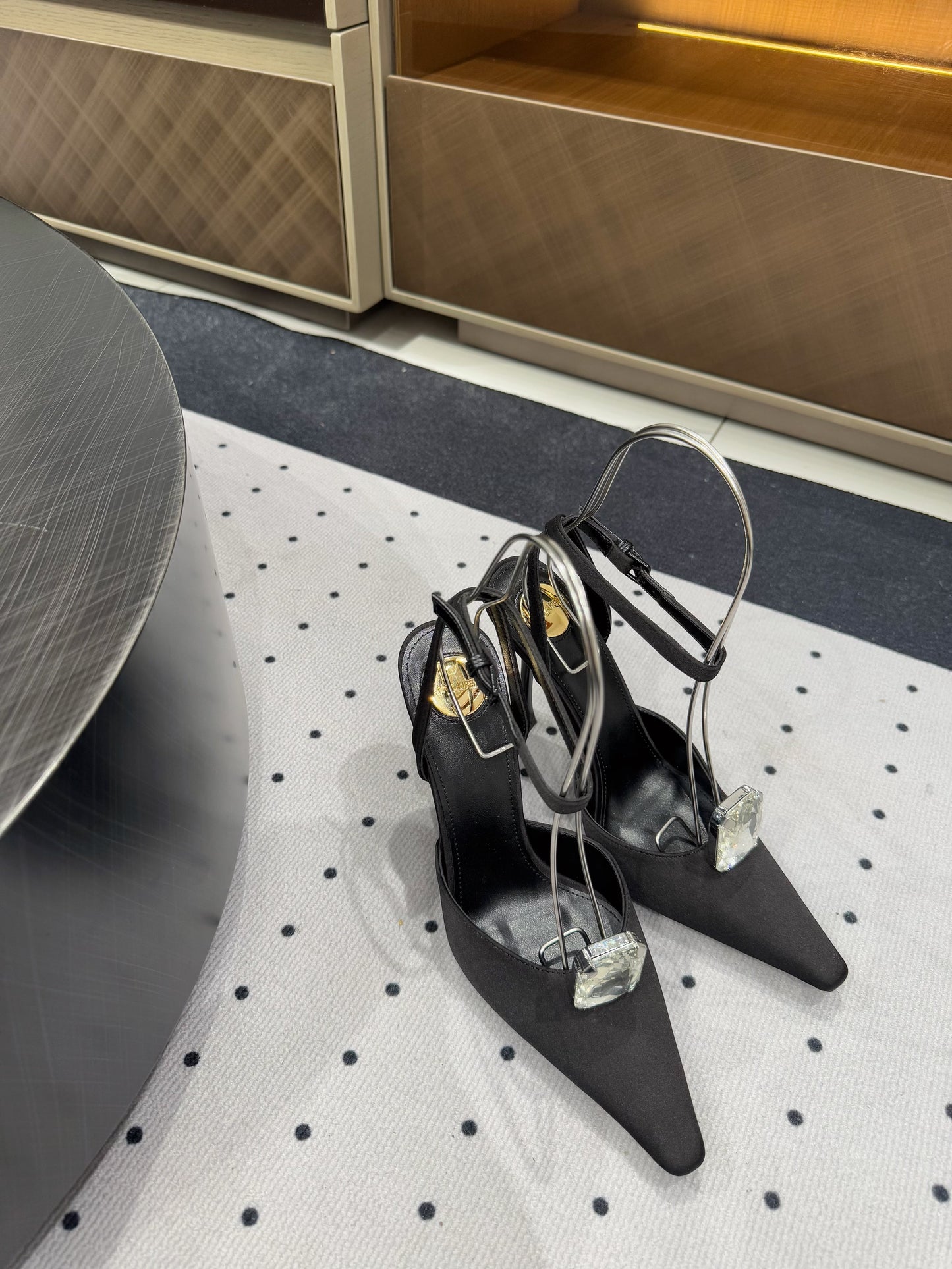 HARLOW PUMPS IN BLACK SATIN CREPE AND CRYSTALS - 35