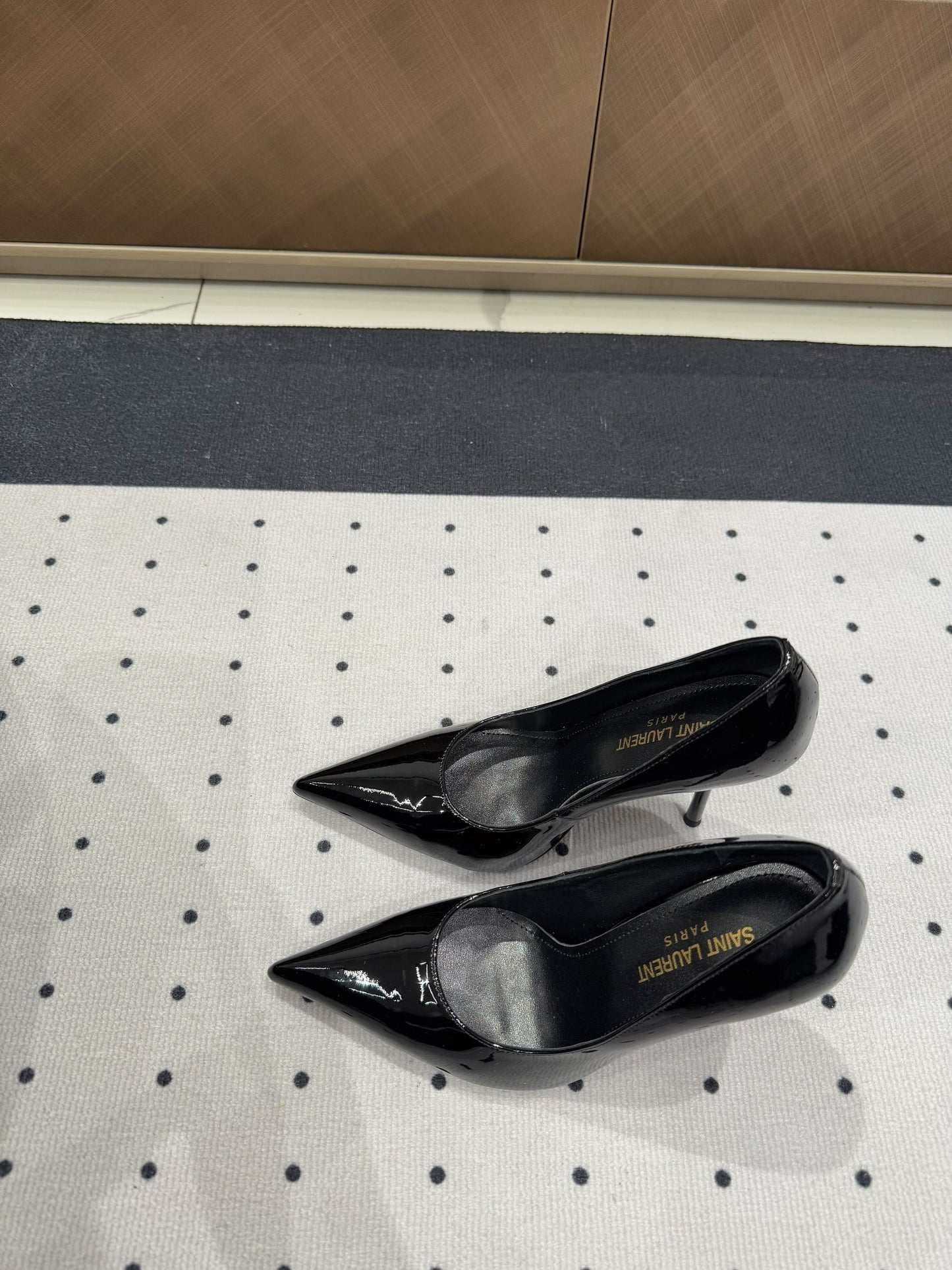 NORMA PUMPS IN BLACK GLOSSY SHEEPSKIN - 35