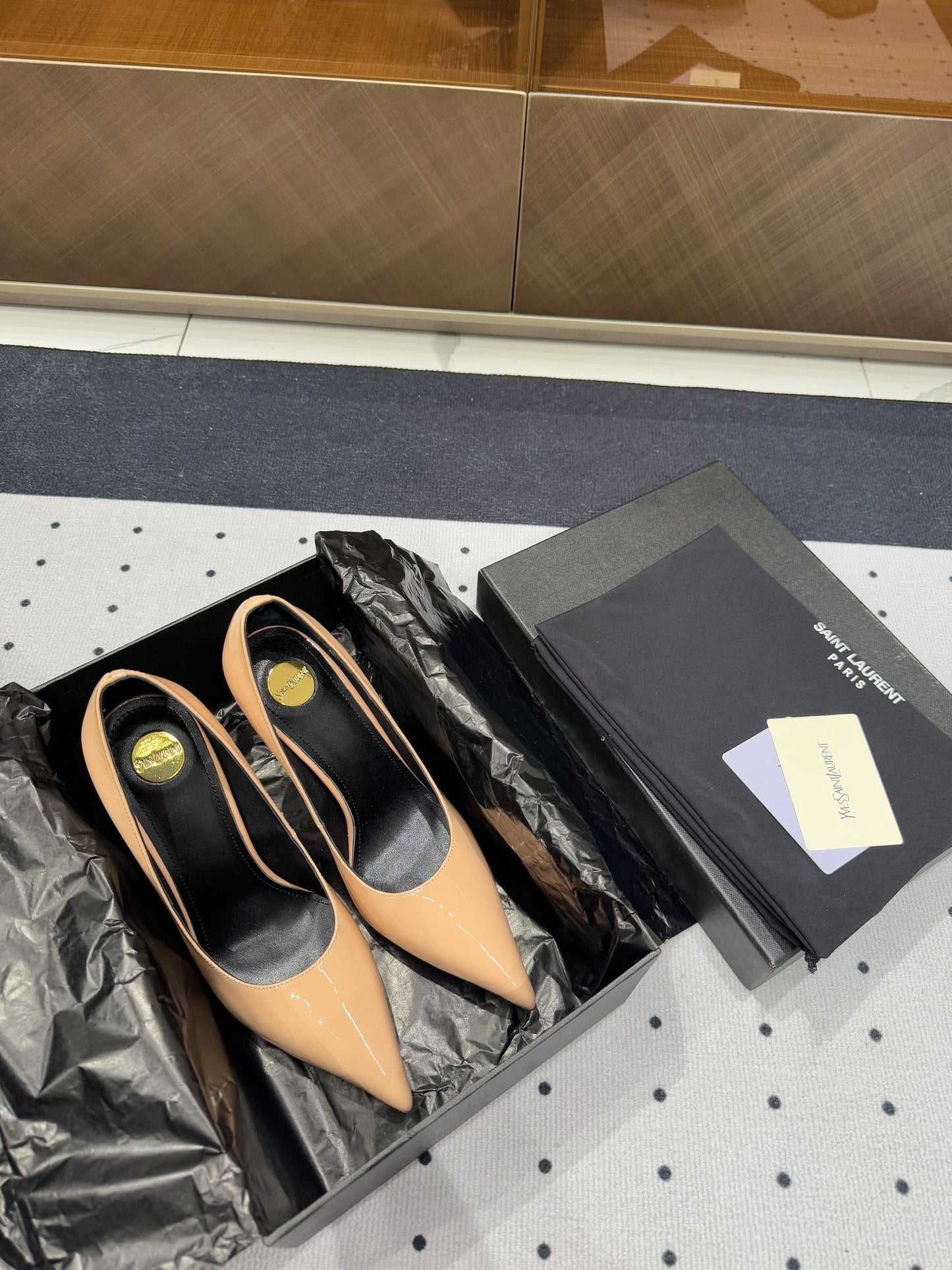 NORMA PUMPS IN BISQUE GLOSSY SHEEPSKIN - 35