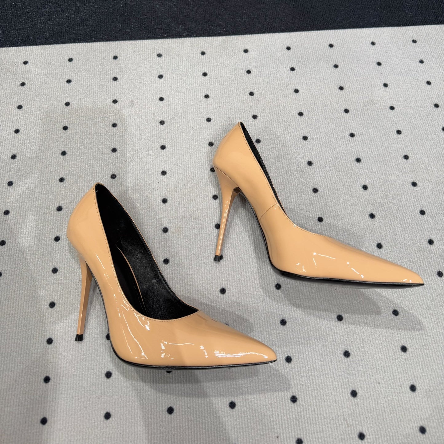 NORMA PUMPS IN BISQUE GLOSSY SHEEPSKIN - 35
