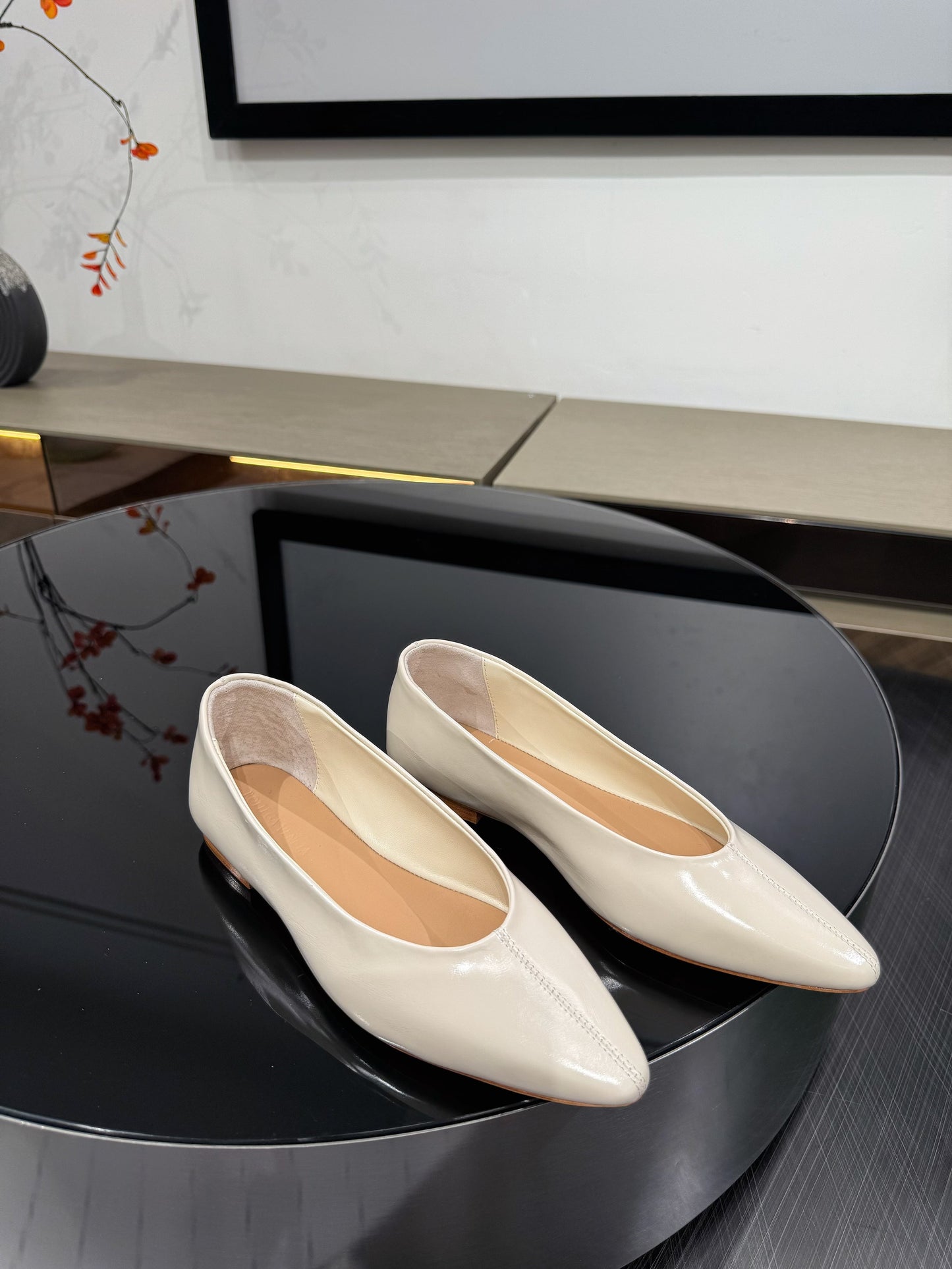BOTTEGA VENETA 26S BALLET FLATS IN LIGHT BEIGE CALFSKIN