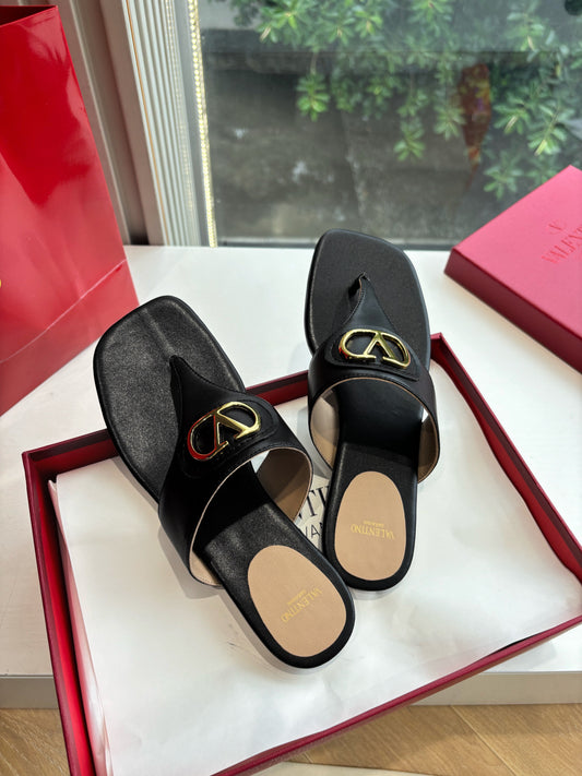 VLTN THONG SANDALS 25S IN BLACK LAMBSKIN WITH GOLD HARDWARE - 35