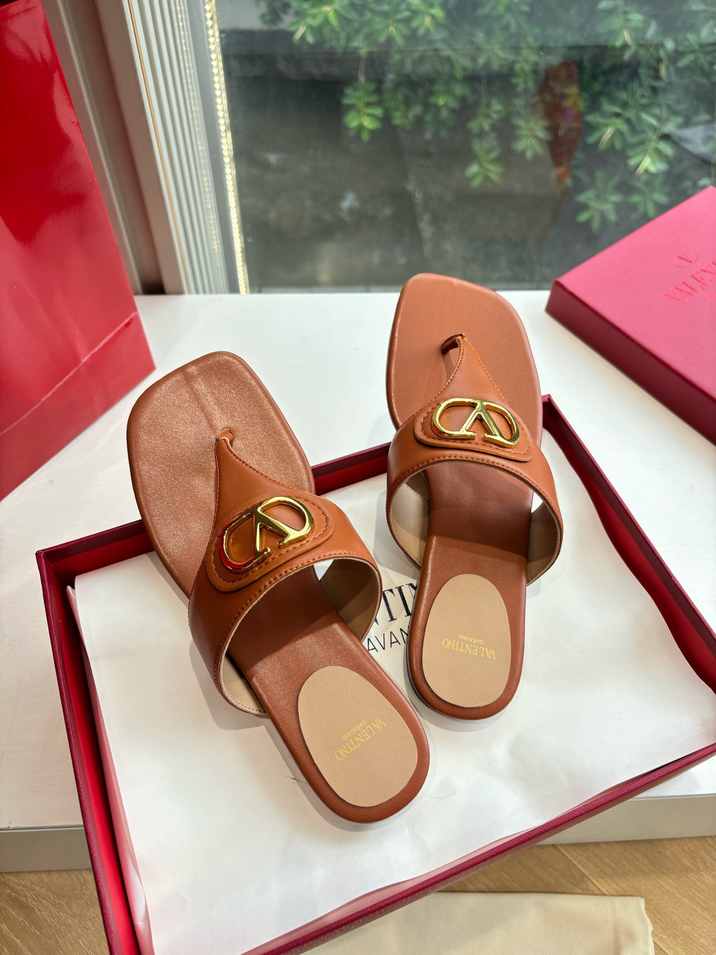 VLTN THONG SANDALS 25S IN BURNT ORANGE LAMBSKIN WITH GOLD HARDWARE - 35
