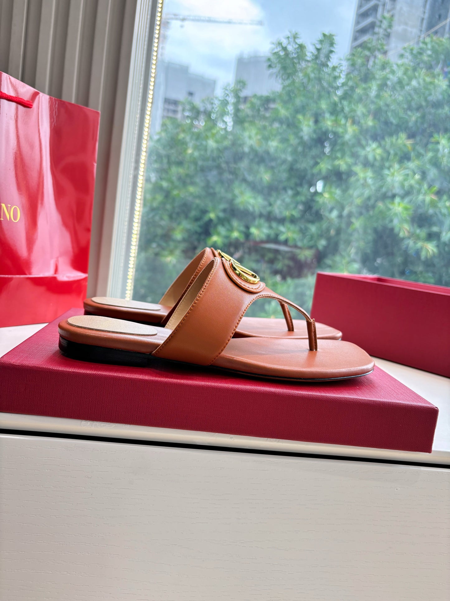 VLTN THONG SANDALS 25S IN BURNT ORANGE LAMBSKIN WITH GOLD HARDWARE - 35