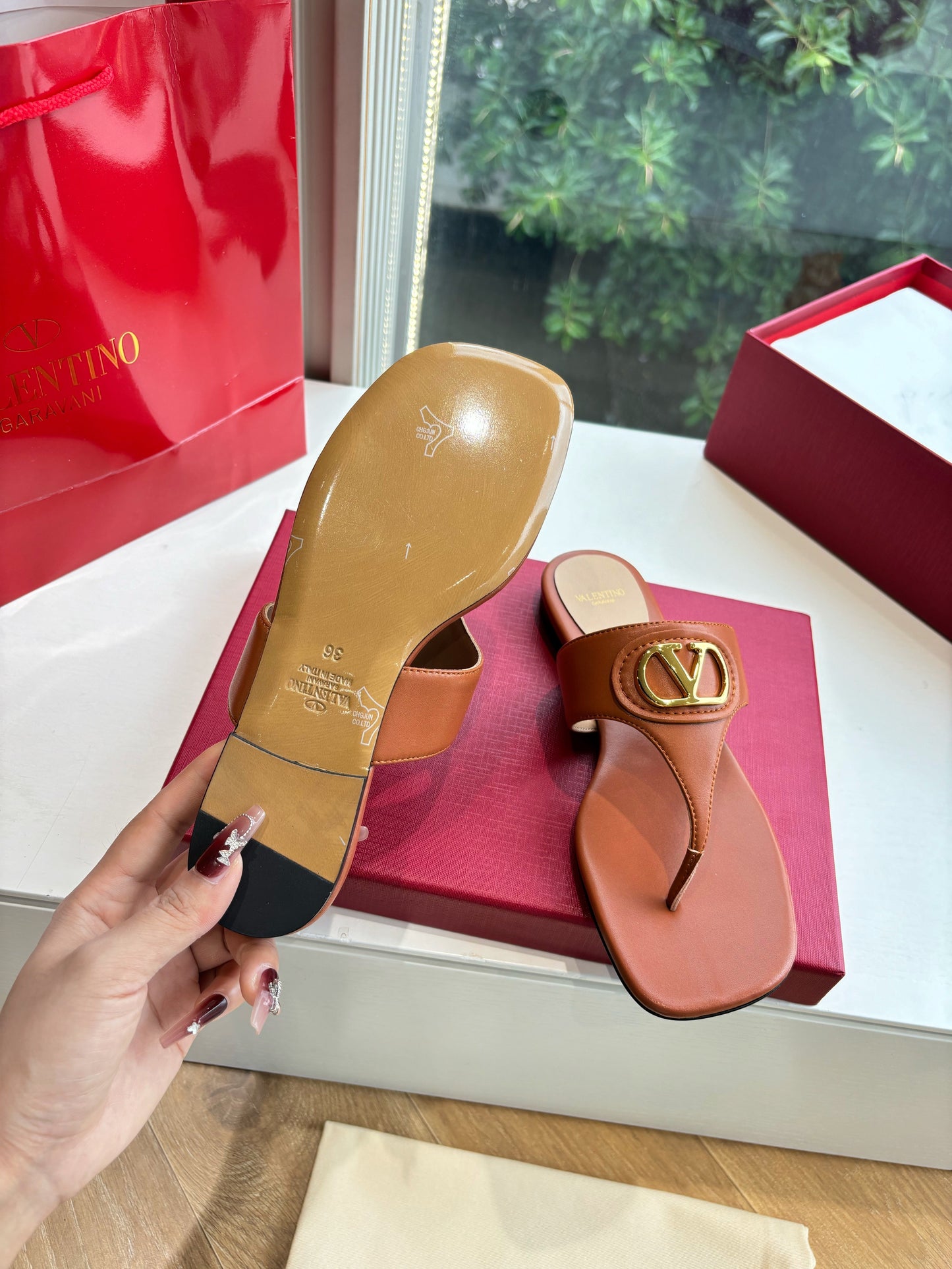 VLTN THONG SANDALS 25S IN BURNT ORANGE LAMBSKIN WITH GOLD HARDWARE - 35