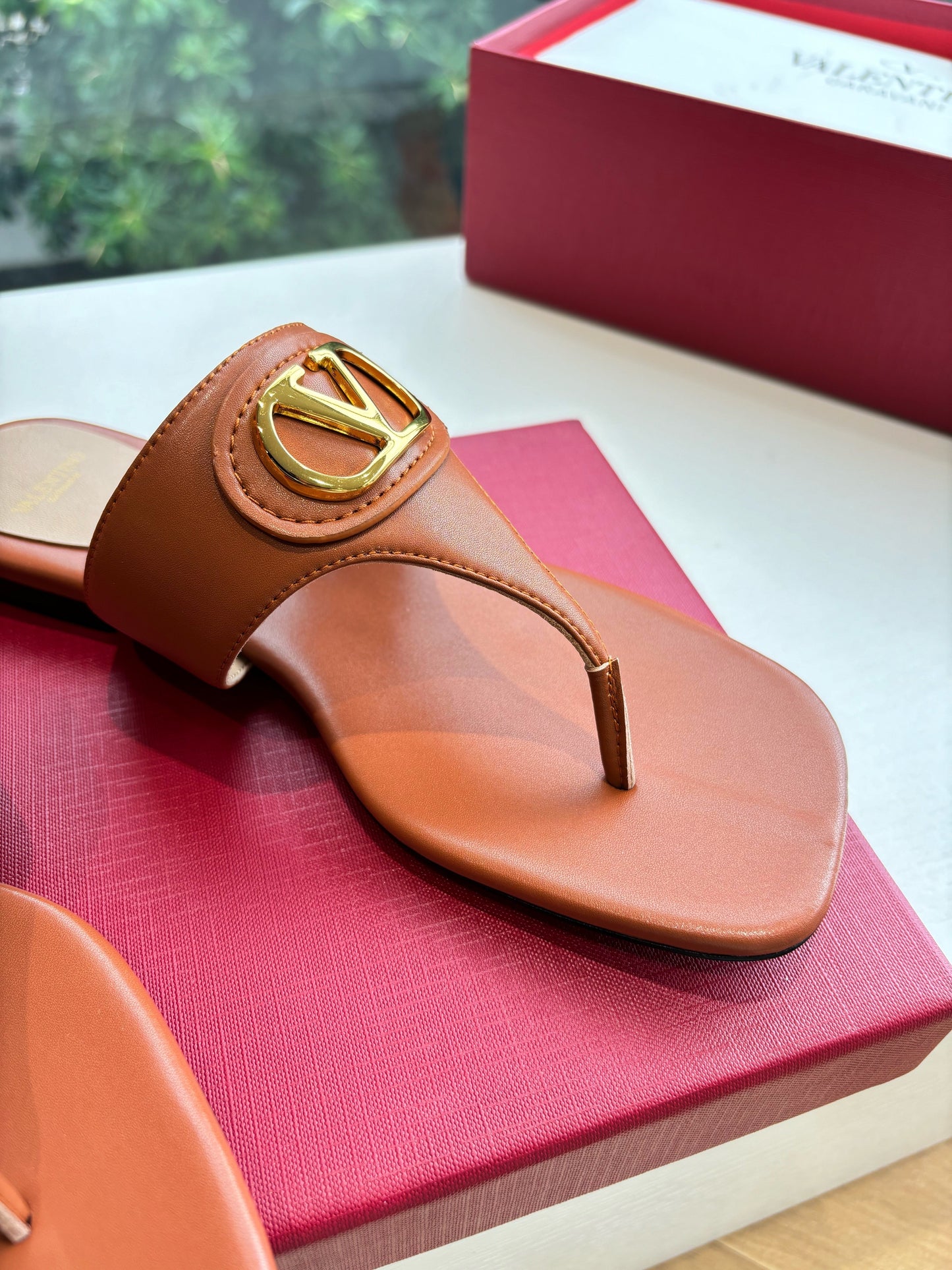 VLTN THONG SANDALS 25S IN BURNT ORANGE LAMBSKIN WITH GOLD HARDWARE - 35