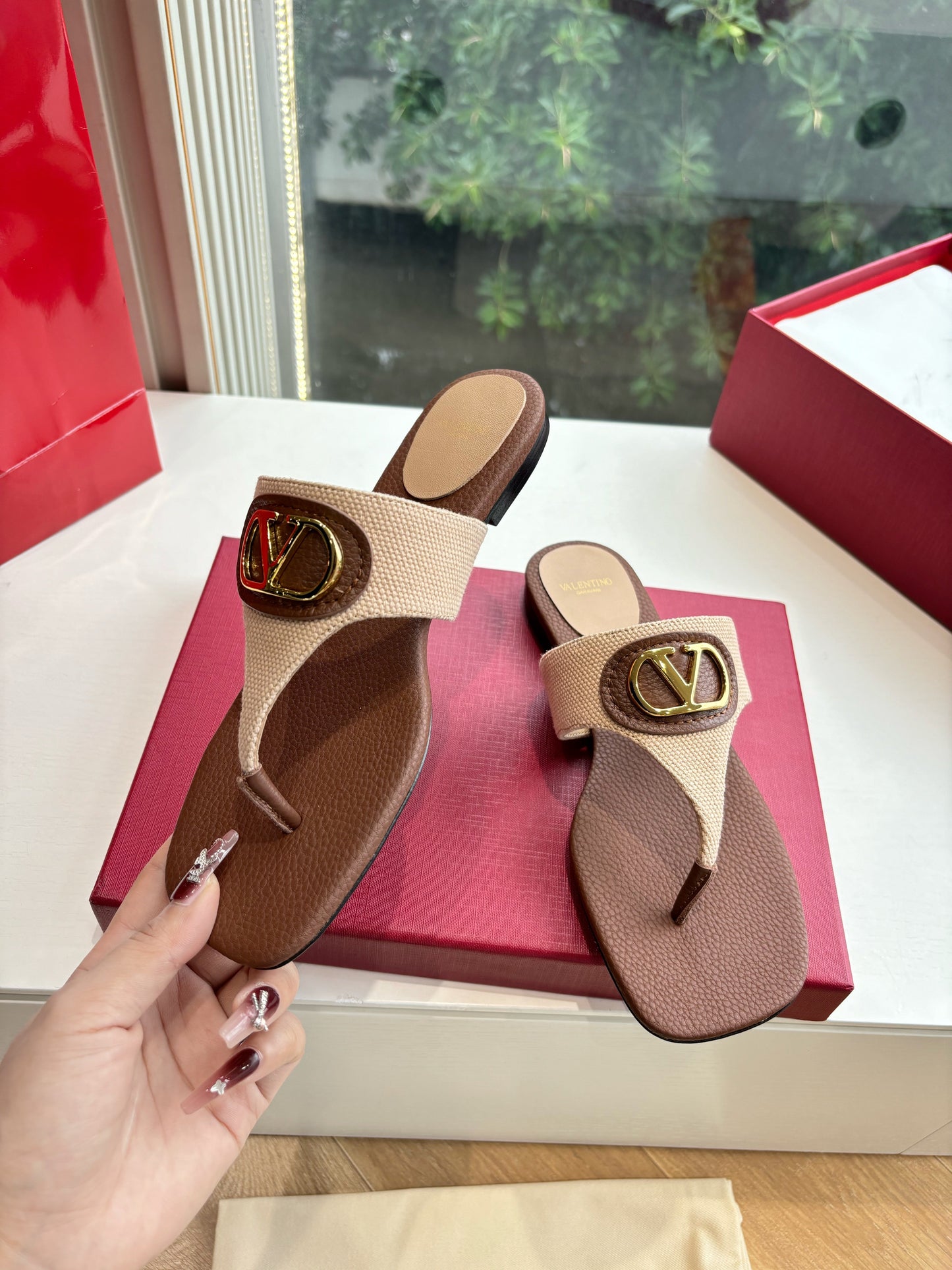 VLTN THONG SANDALS 25S IN BROWN MIX BEIGE LAMBSKIN WITH GOLD HARDWARE - 35