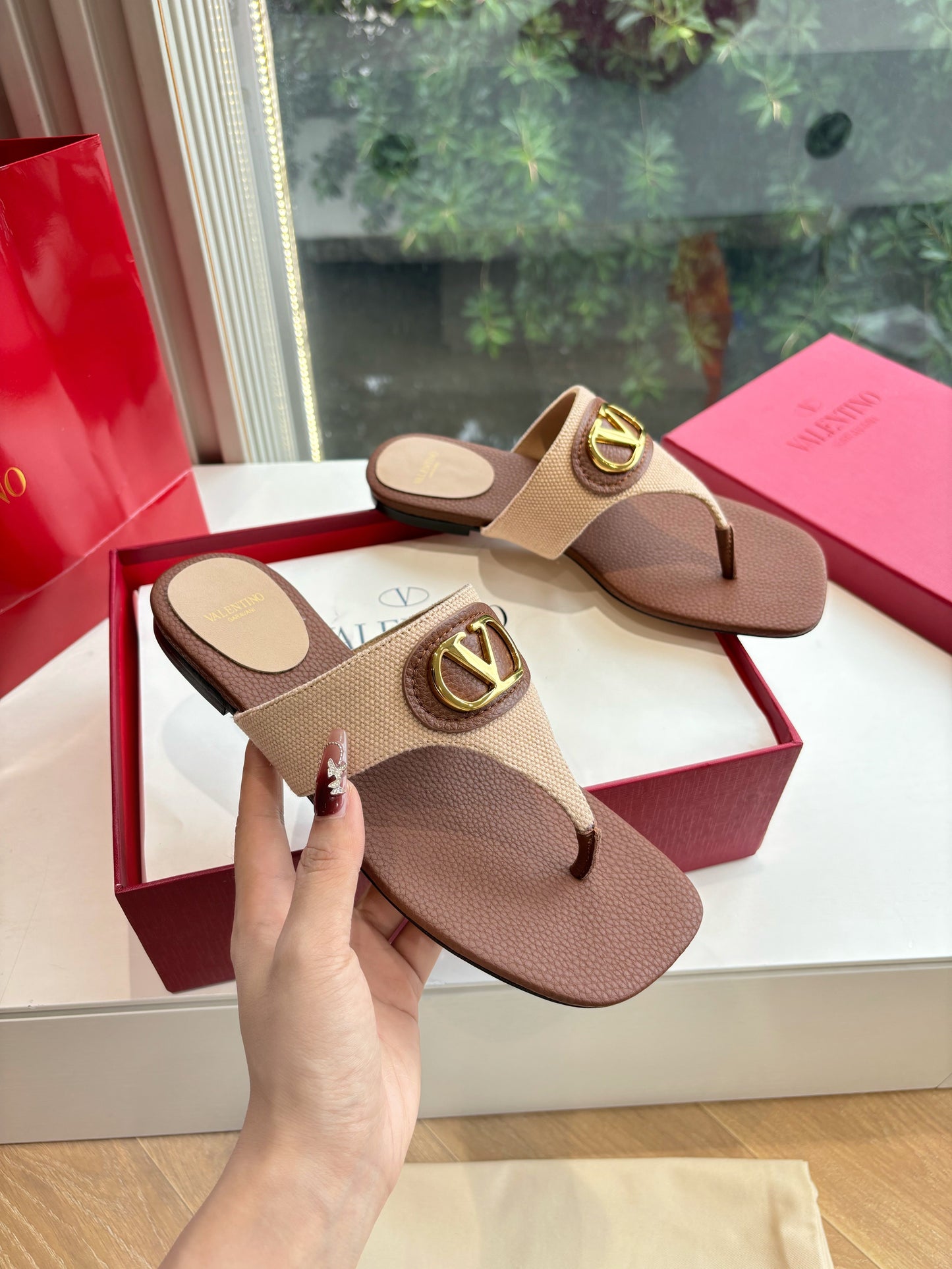 VLTN THONG SANDALS 25S IN BROWN MIX BEIGE LAMBSKIN WITH GOLD HARDWARE - 35
