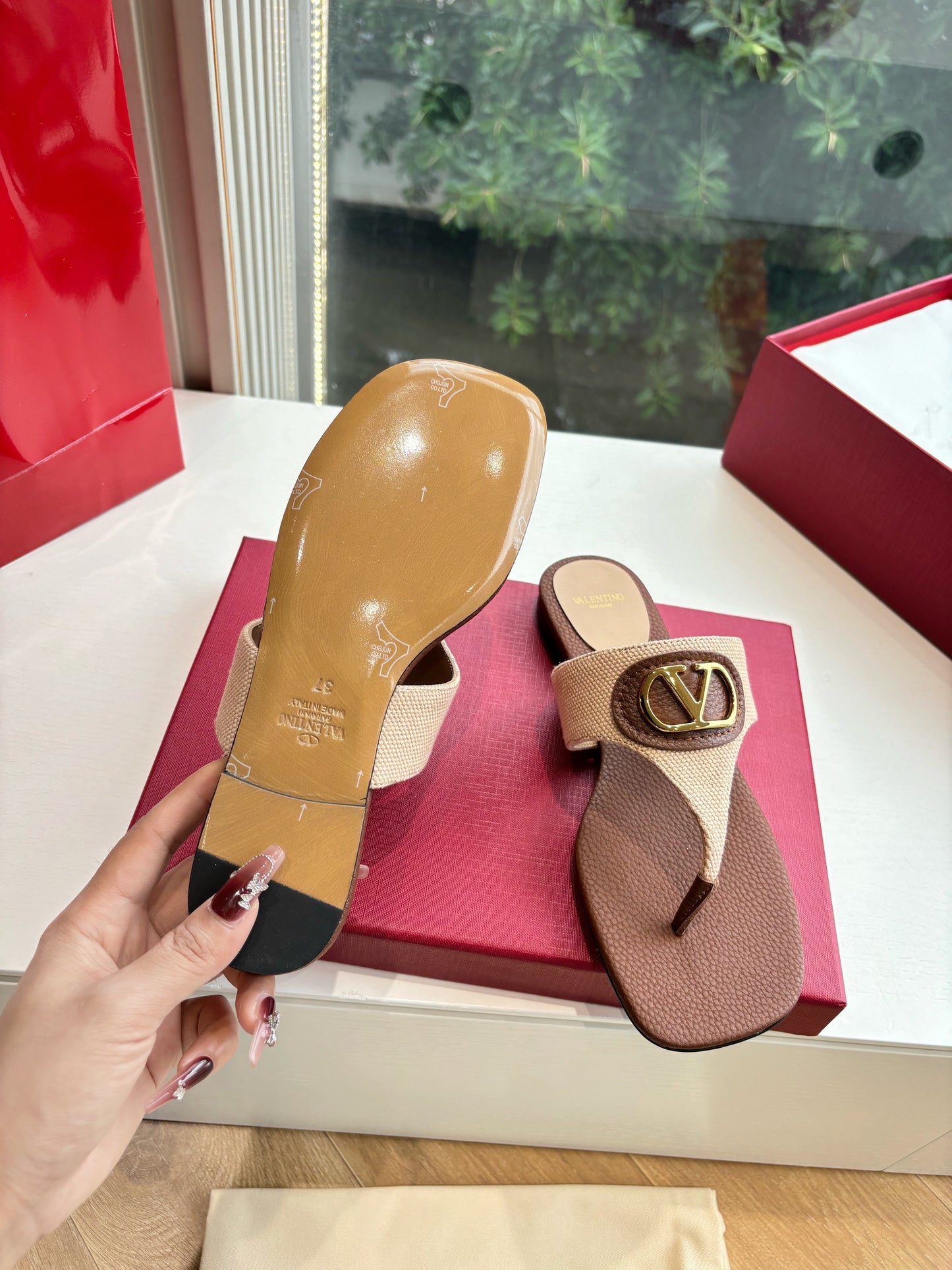 VLTN THONG SANDALS 25S IN BROWN MIX BEIGE LAMBSKIN WITH GOLD HARDWARE - 35