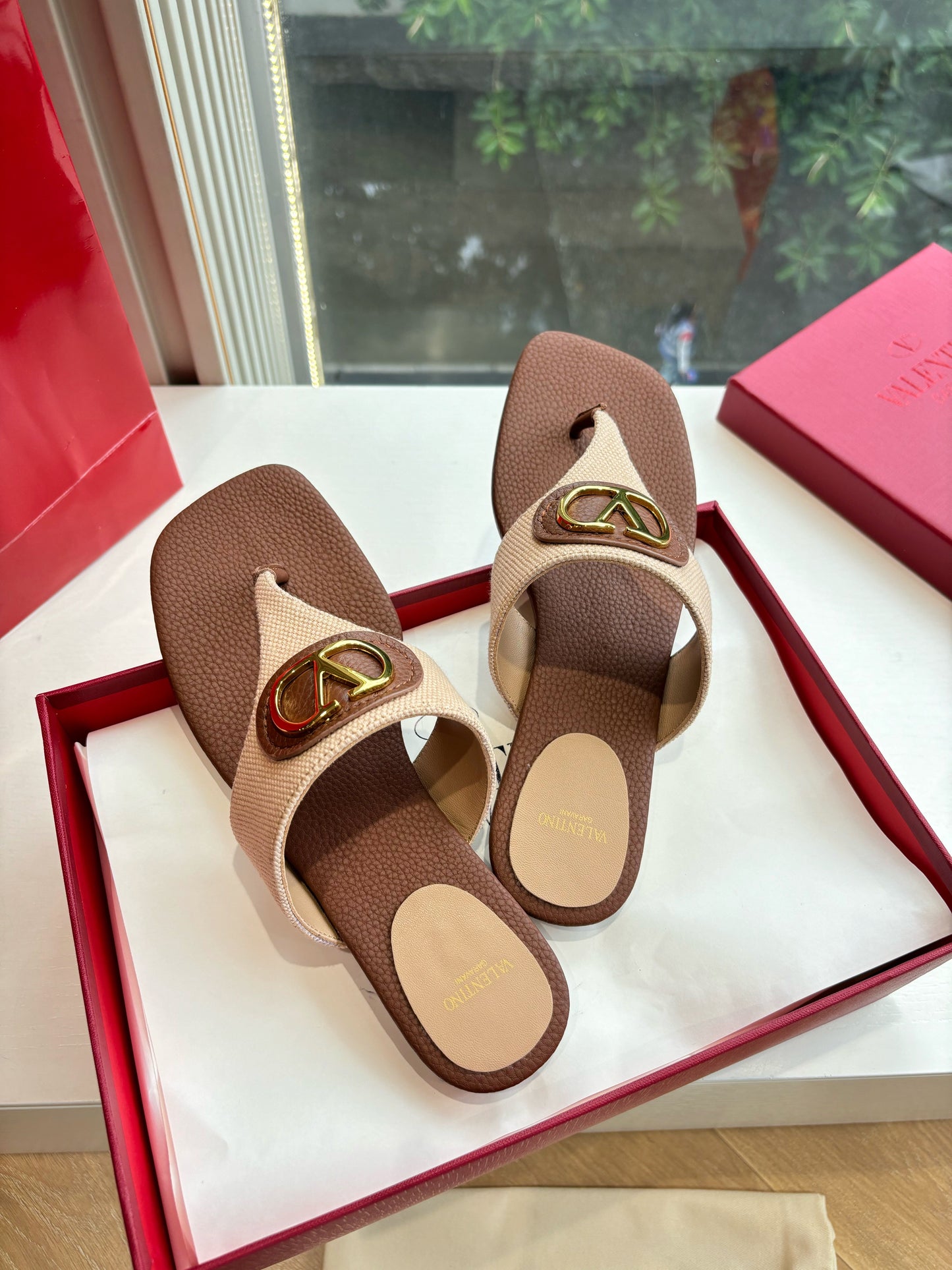 VLTN THONG SANDALS 25S IN BROWN MIX BEIGE LAMBSKIN WITH GOLD HARDWARE - 35