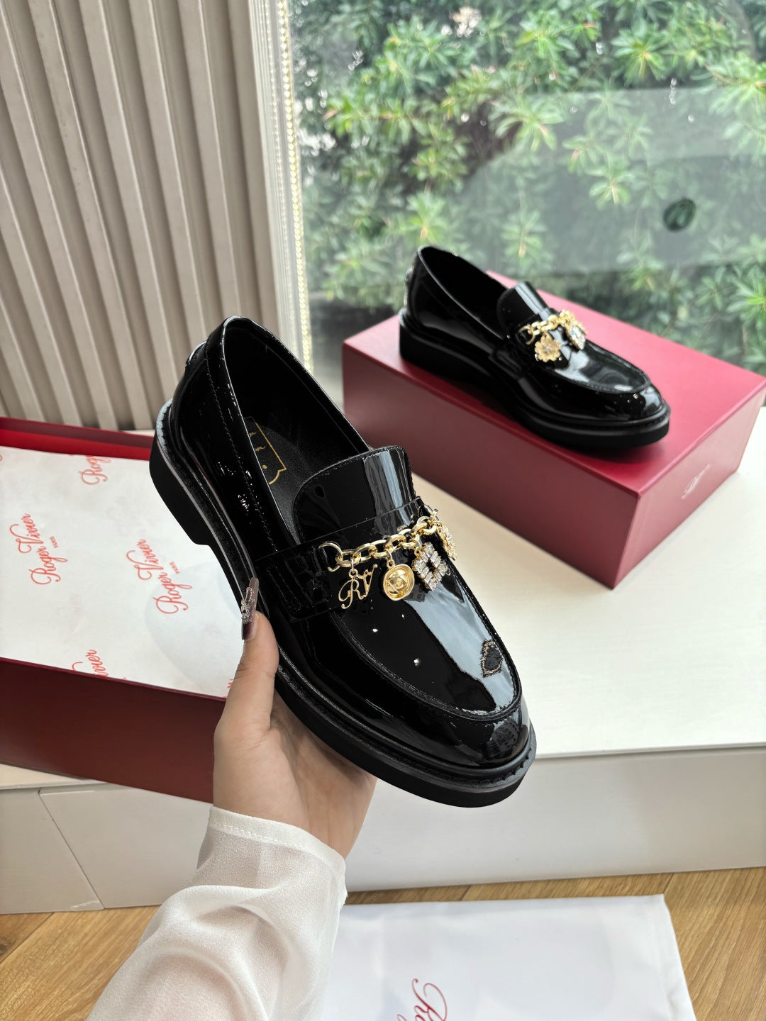 ROGER VIVIER 25S RANGERS CHAIN LOAFER IN BLACK GLOSSY CALFSKIN - 35