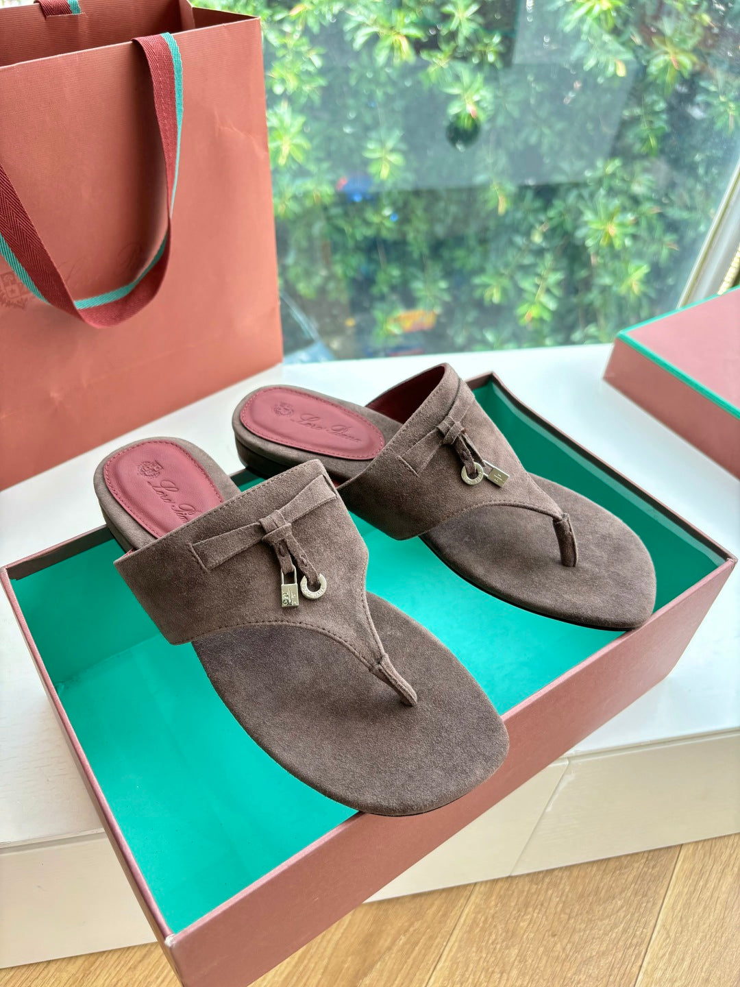 LP THONG SANDALS 25S IN ASH BROWN SUEDE - 35