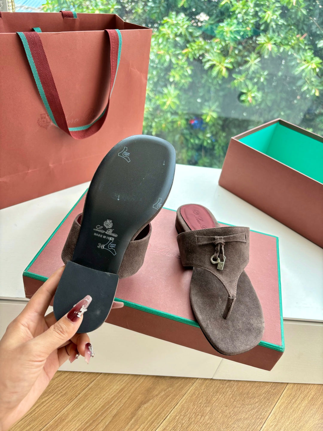 LP THONG SANDALS 25S IN ASH BROWN SUEDE - 35
