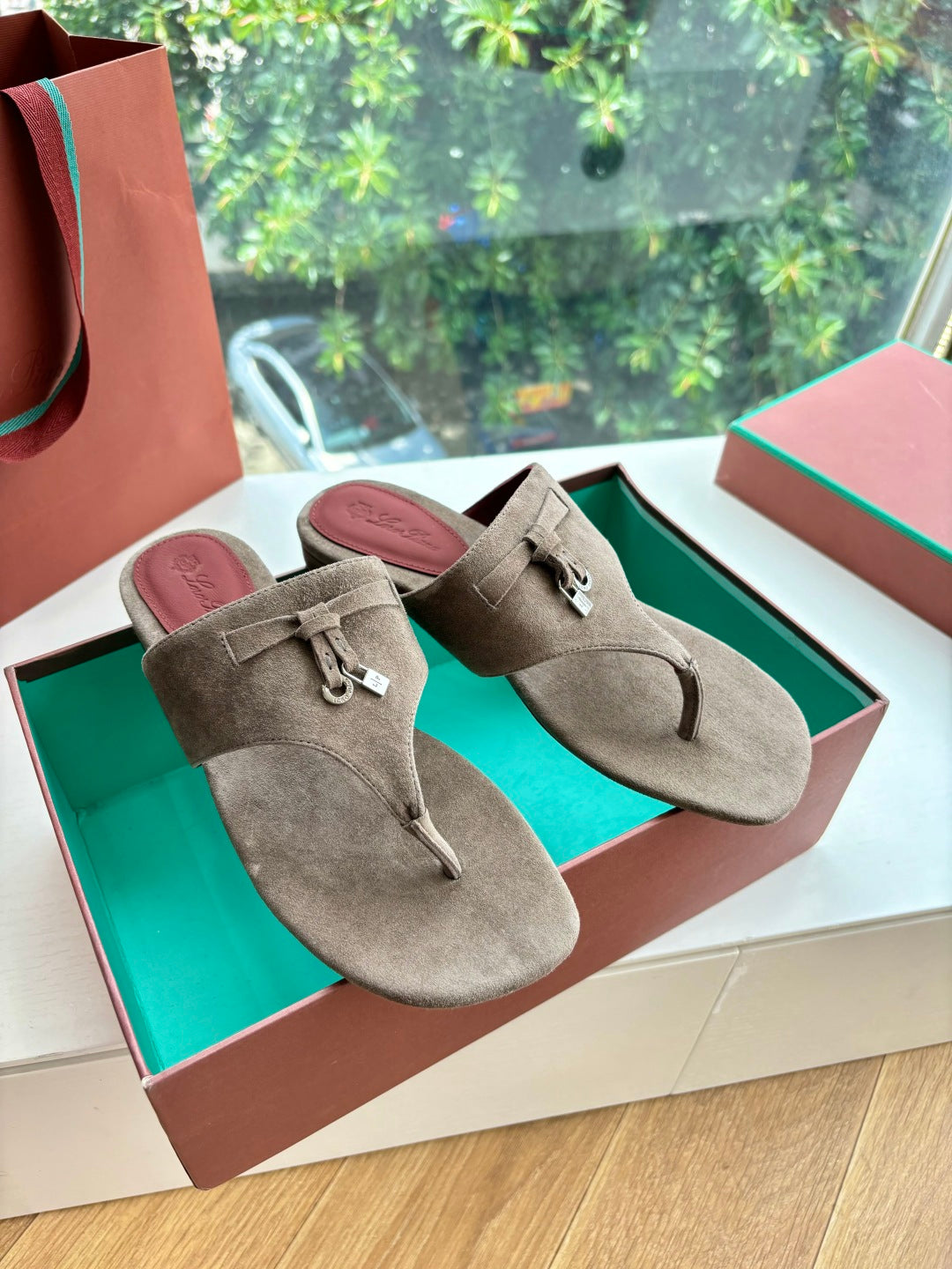 LP THONG SANDALS 25S IN STONE BROWN SUEDE - 35