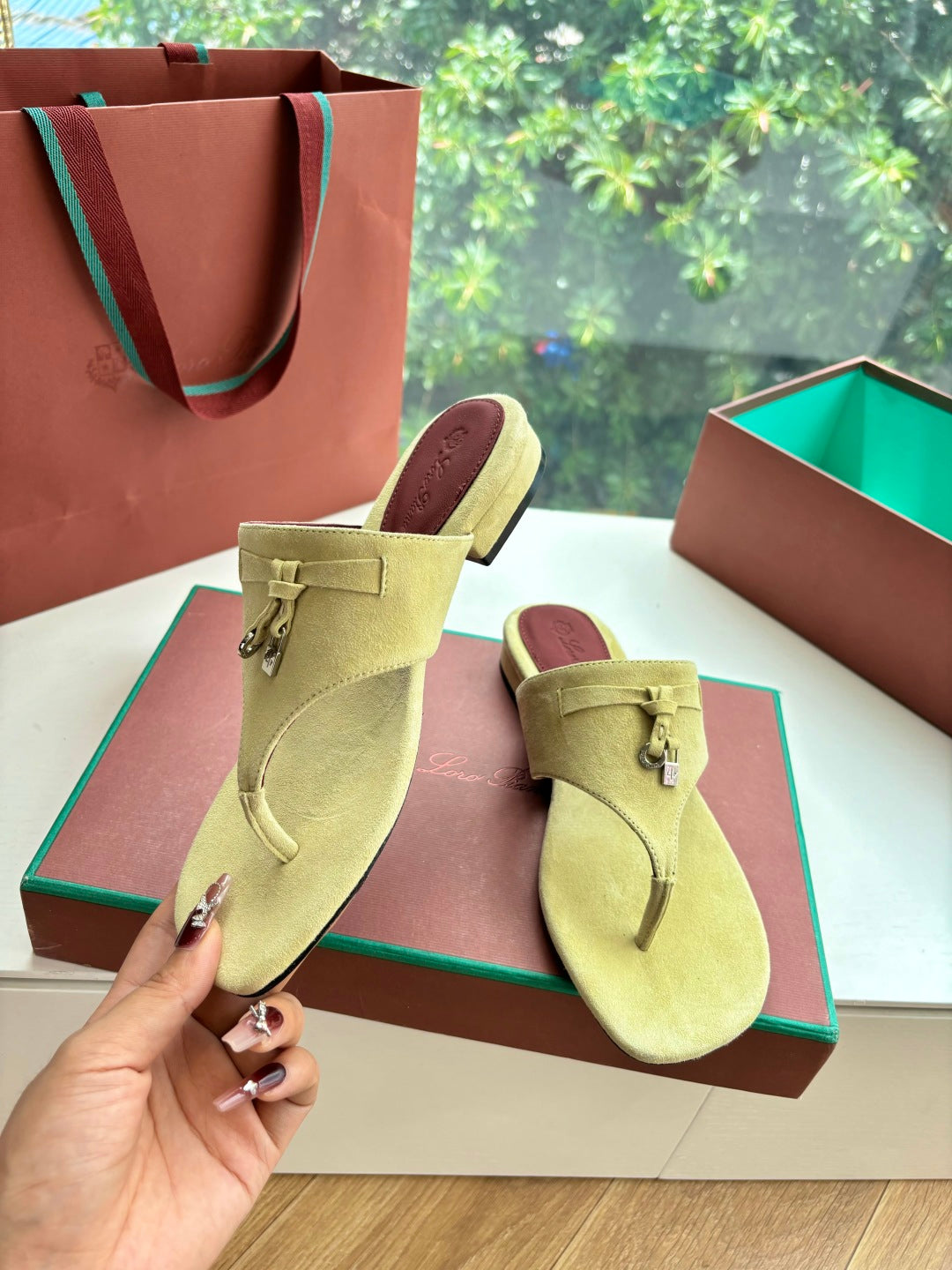 LP THONG SANDALS 25S IN PASTEL YELLOW SUEDE - 35