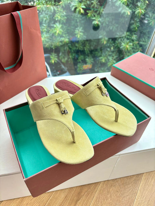 LP THONG SANDALS 25S IN PASTEL YELLOW SUEDE - 35