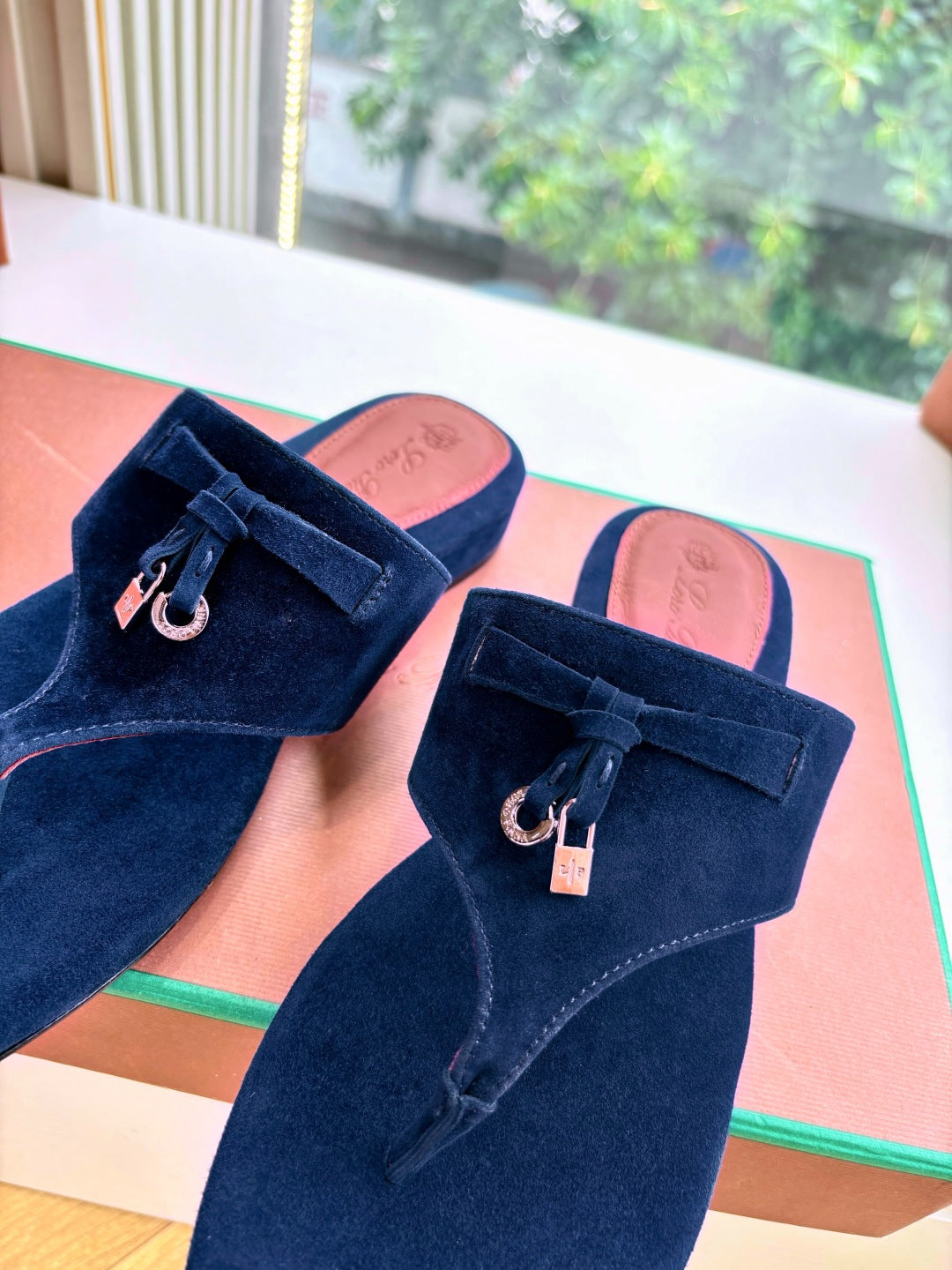 LP THONG SANDALS 25S IN MIDNIGHT BLUE SUEDE - 35
