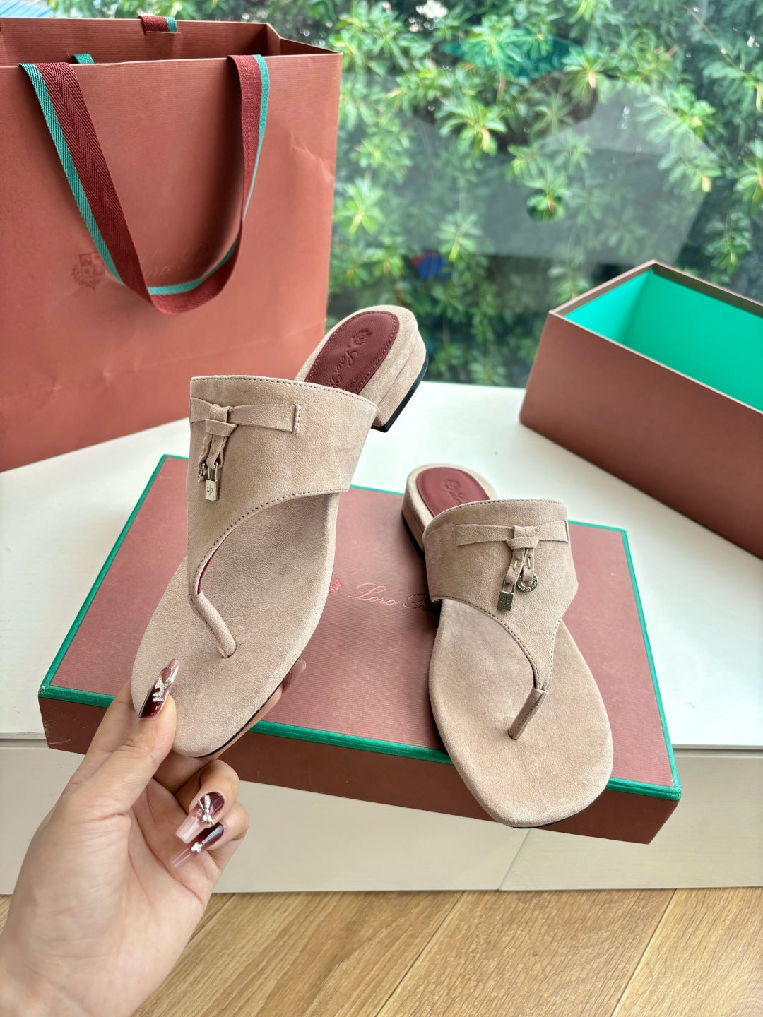 LP THONG SANDALS 25S IN WARM BEIGE SUEDE - 35