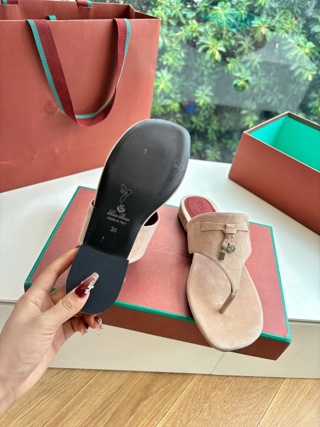 LP THONG SANDALS 25S IN WARM BEIGE SUEDE - 35