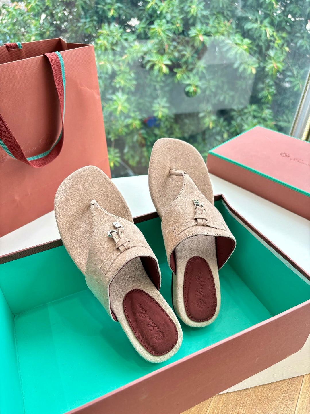 LP THONG SANDALS 25S IN WARM BEIGE SUEDE - 35