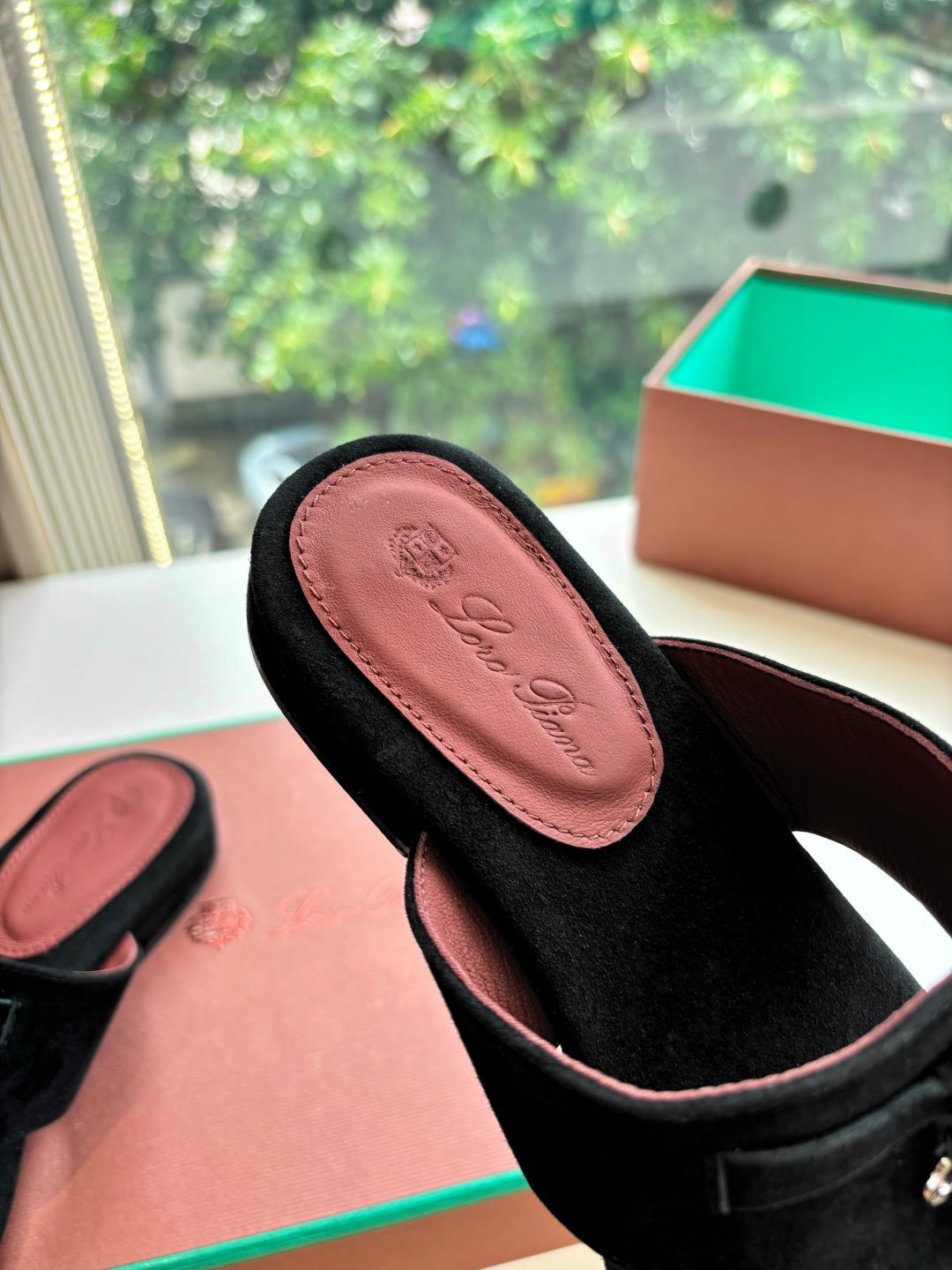 LP THONG SANDALS 25S IN BLACK SUEDE - 35