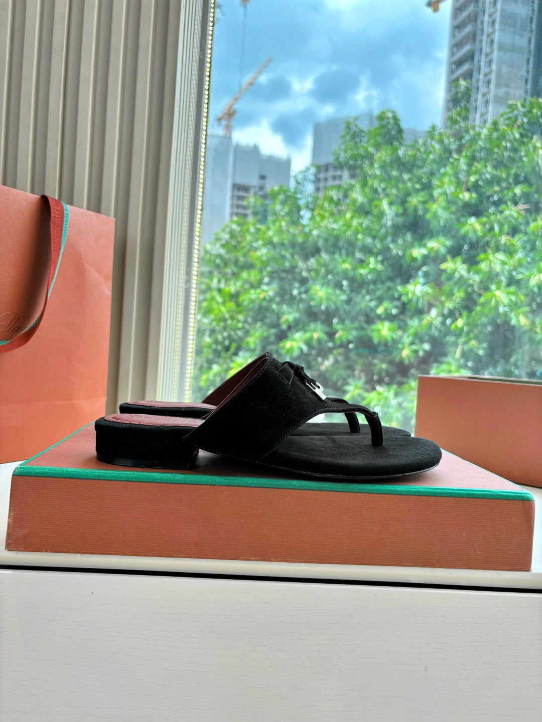LP THONG SANDALS 25S IN BLACK SUEDE - 35