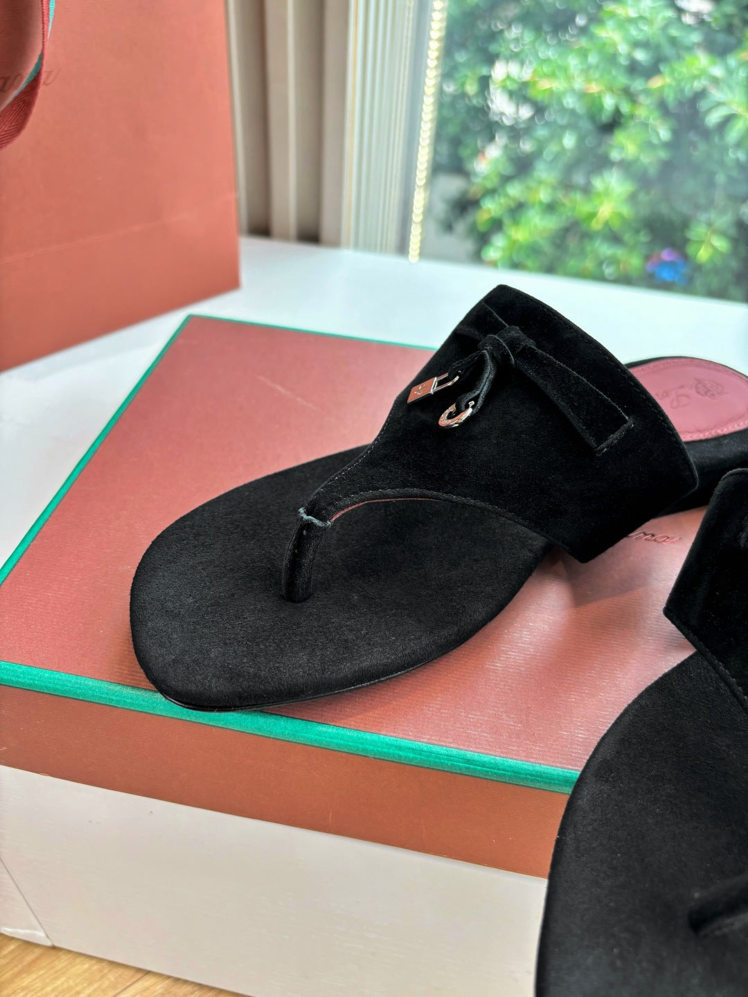 LP THONG SANDALS 25S IN BLACK SUEDE - 35