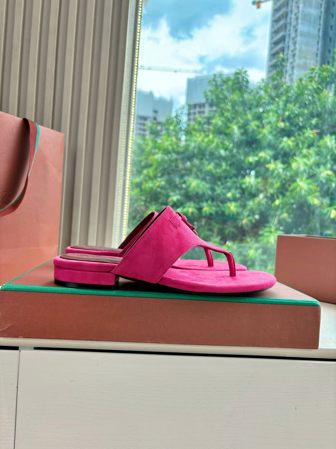 LP THONG SANDALS 25S IN DARK PINK SUEDE - 35
