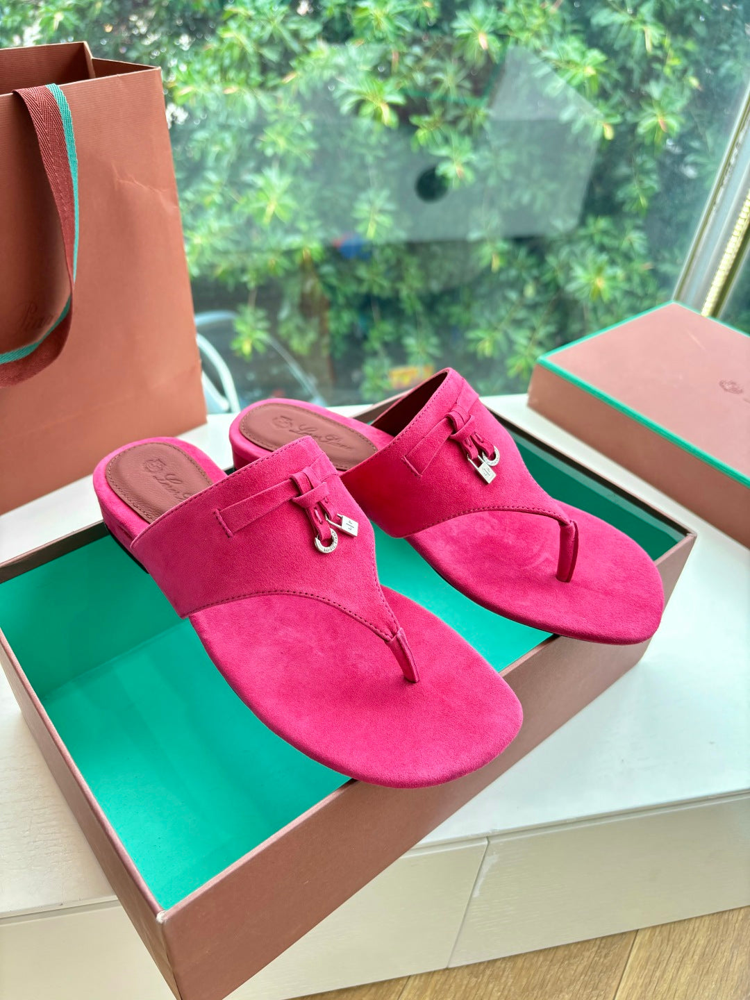 LP THONG SANDALS 25S IN DARK PINK SUEDE - 35